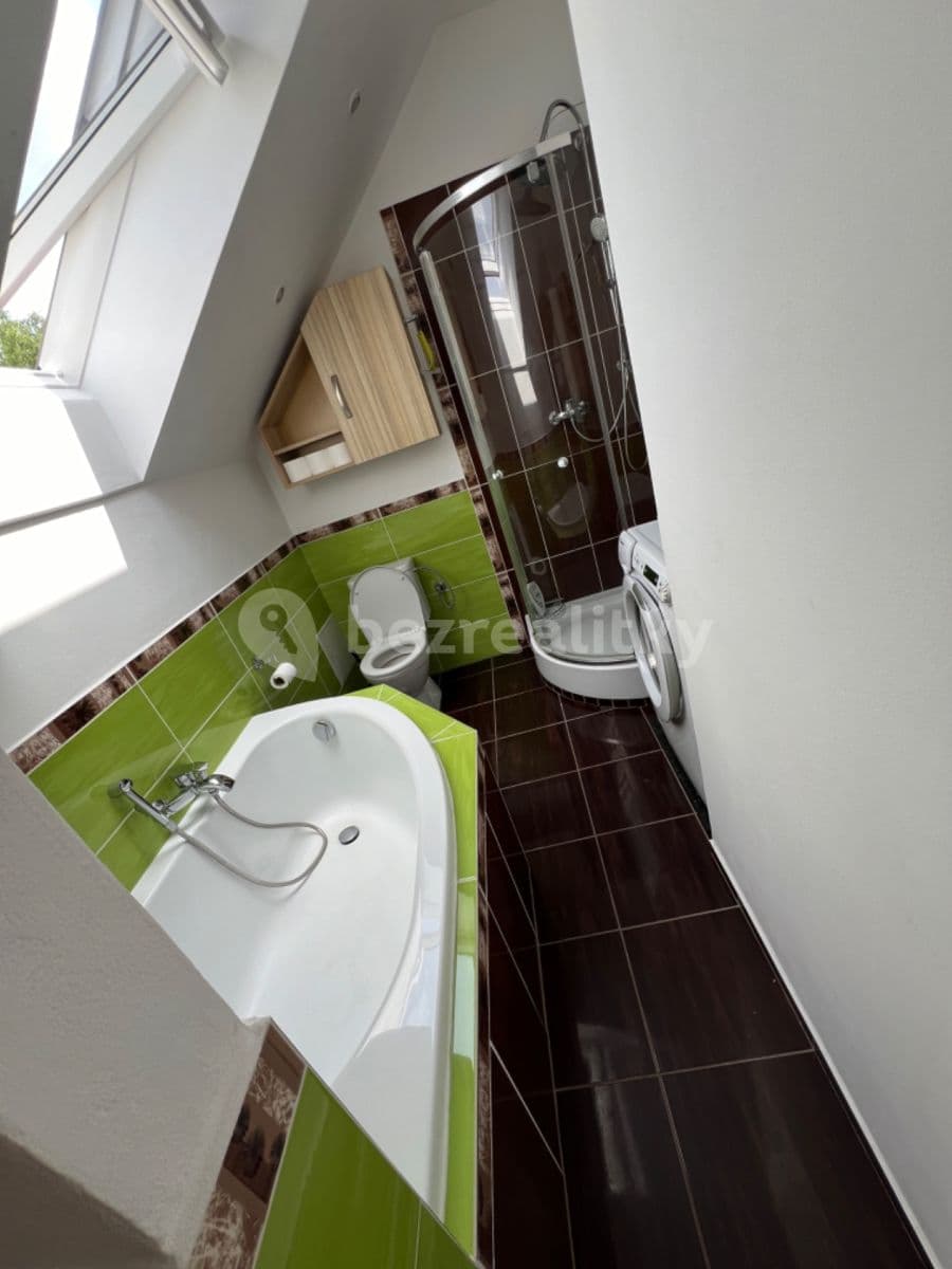 Prenájom bytu 3-izbový 61 m², Jakubská náves, Tachlovice, Středočeský kraj Prenájom bytu 3-izbový 61 m², Jakubská náves, Tachlovice, Středočeský kraj