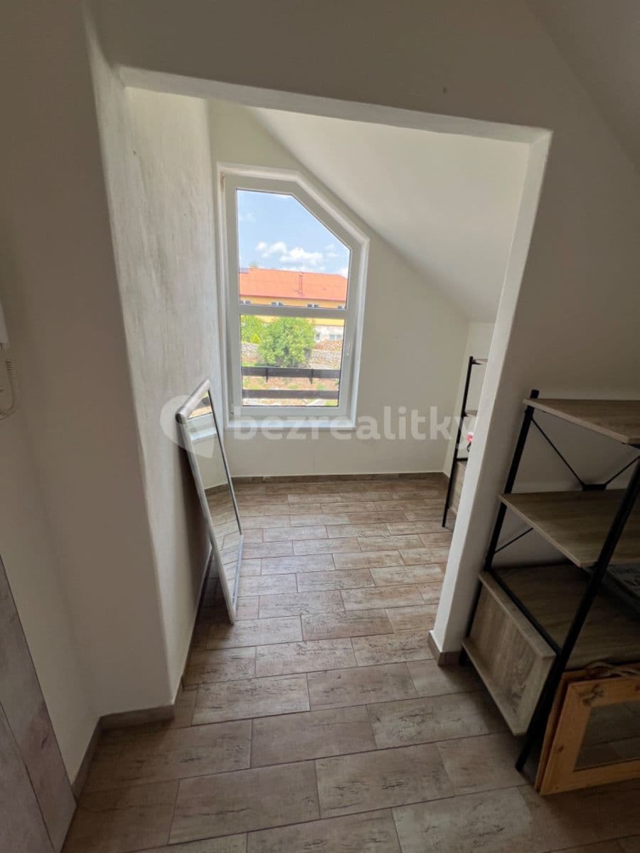 Prenájom bytu 3-izbový 61 m², Jakubská náves, Tachlovice, Středočeský kraj Prenájom bytu 3-izbový 61 m², Jakubská náves, Tachlovice, Středočeský kraj