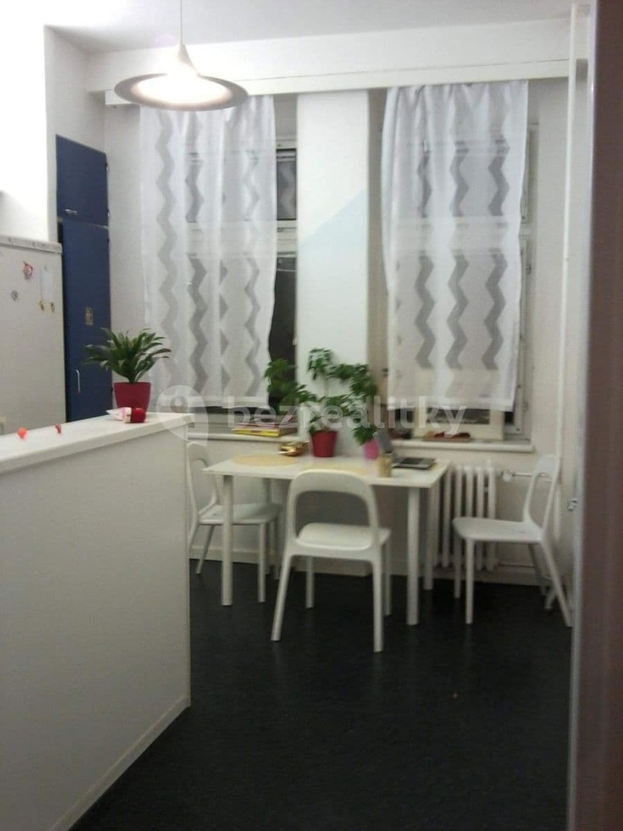 Prenájom bytu 3-izbový 70 m², Sudoměřská, Praha, Praha