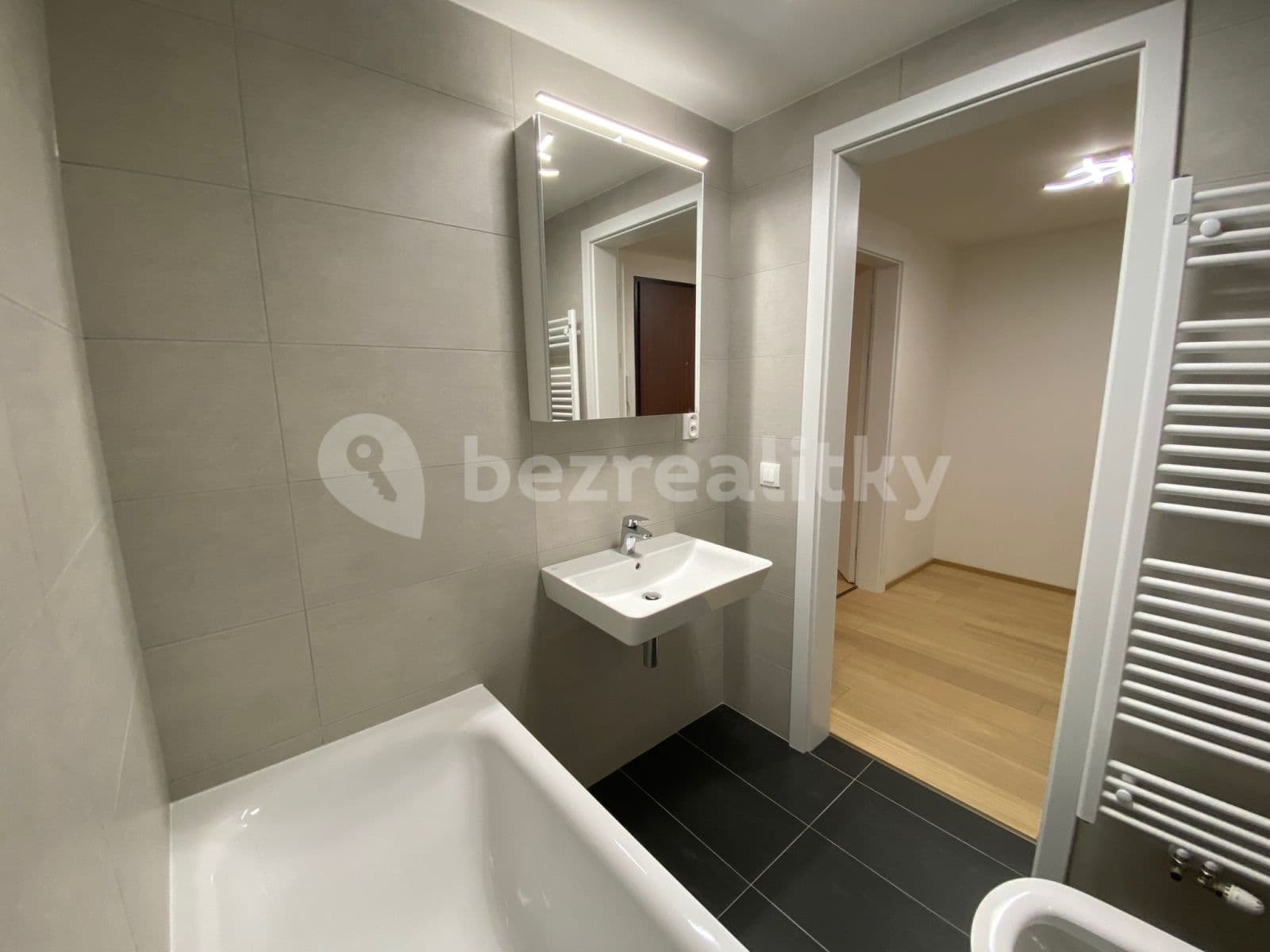 Prenájom bytu 1-izbový 41 m², Vrátnická, Praha, Praha Prenájom bytu 1-izbový 41 m², Vrátnická, Praha, Praha