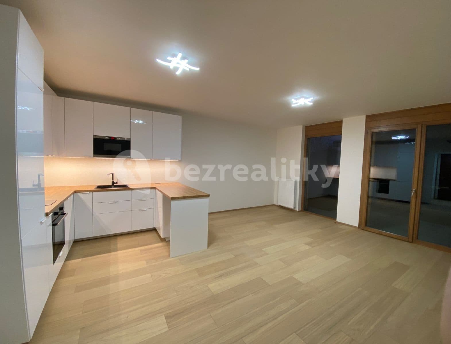 Prenájom bytu 1-izbový 41 m², Vrátnická, Praha, Praha Prenájom bytu 1-izbový 41 m², Vrátnická, Praha, Praha
