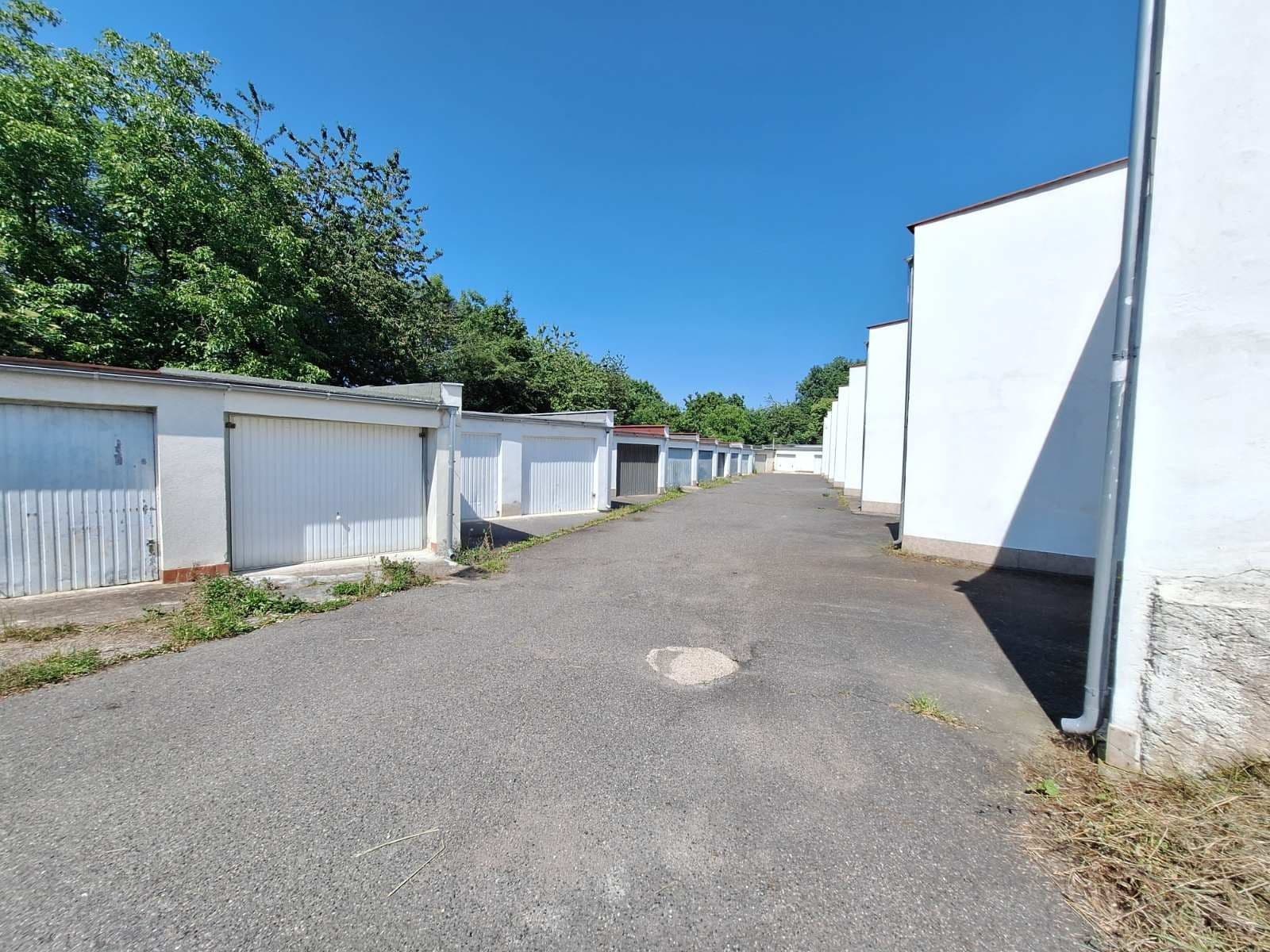 Prenájom garáže 17 m², Houdova, Praha, Praha Prenájom garáže 17 m², Houdova, Praha, Praha