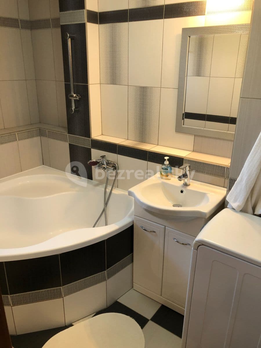 Prenájom bytu 3-izbový 80 m², Tvrdého, Praha, Praha Prenájom bytu 3-izbový 80 m², Tvrdého, Praha, Praha