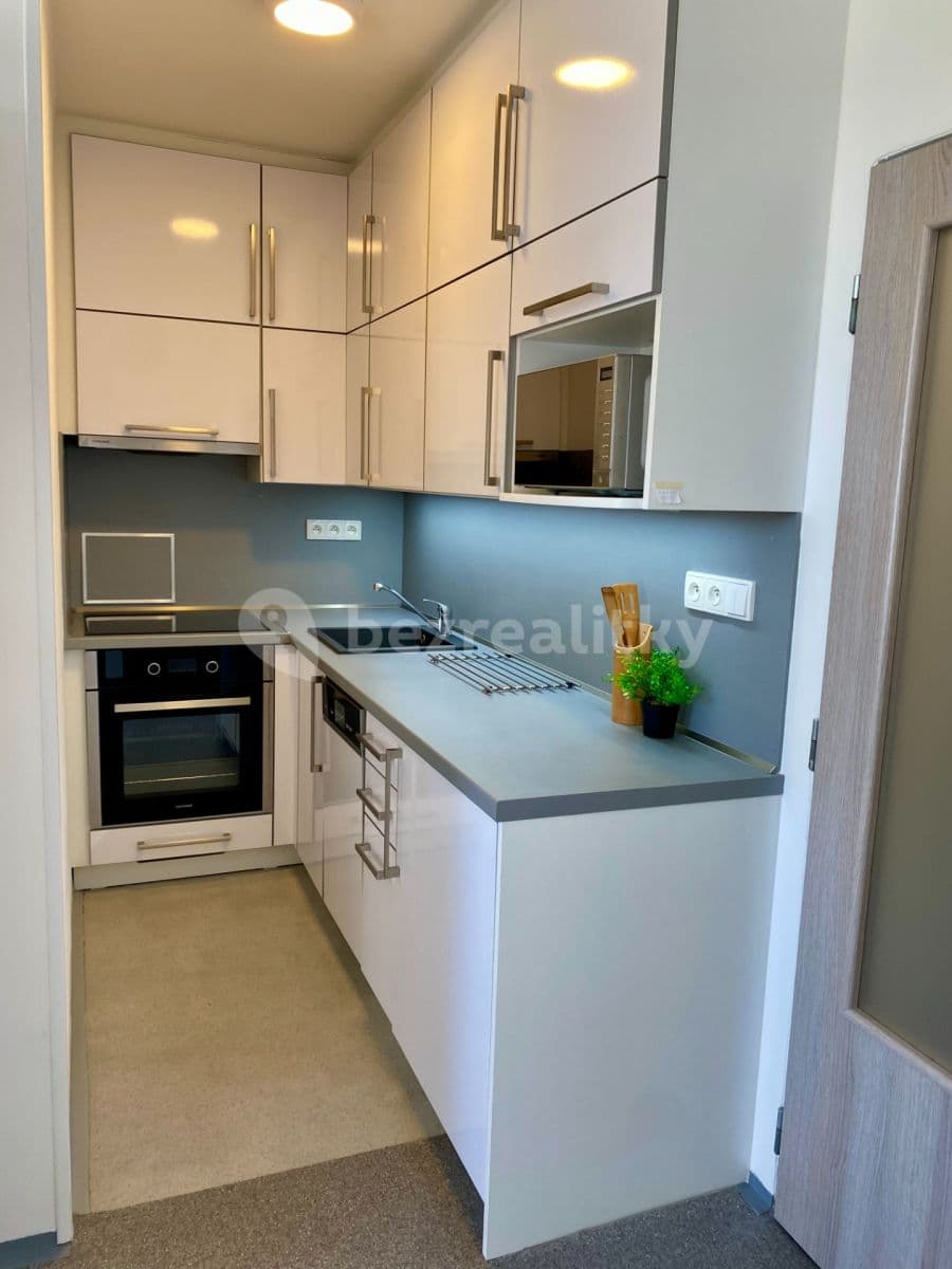 Prenájom bytu 2-izbový 35 m², Veverkova, Hradec Králové, Královéhradecký kraj Prenájom bytu 2-izbový 35 m², Veverkova, Hradec Králové, Královéhradecký kraj