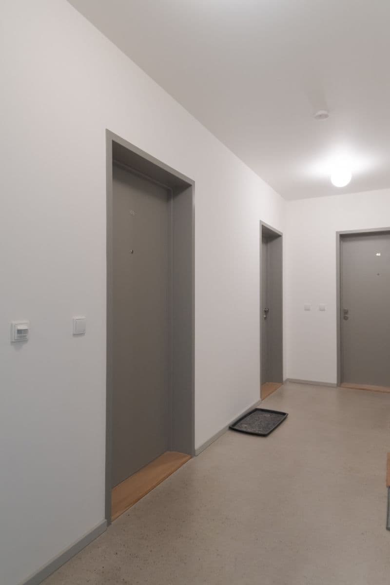 Prenájom bytu 35 m², Koněvova, Praha, Praha Prenájom bytu 35 m², Koněvova, Praha, Praha