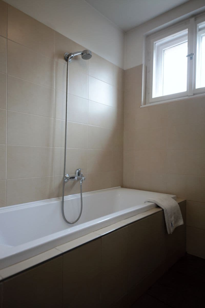 Prenájom bytu 48 m², Irkutská, Praha, Praha Prenájom bytu 48 m², Irkutská, Praha, Praha