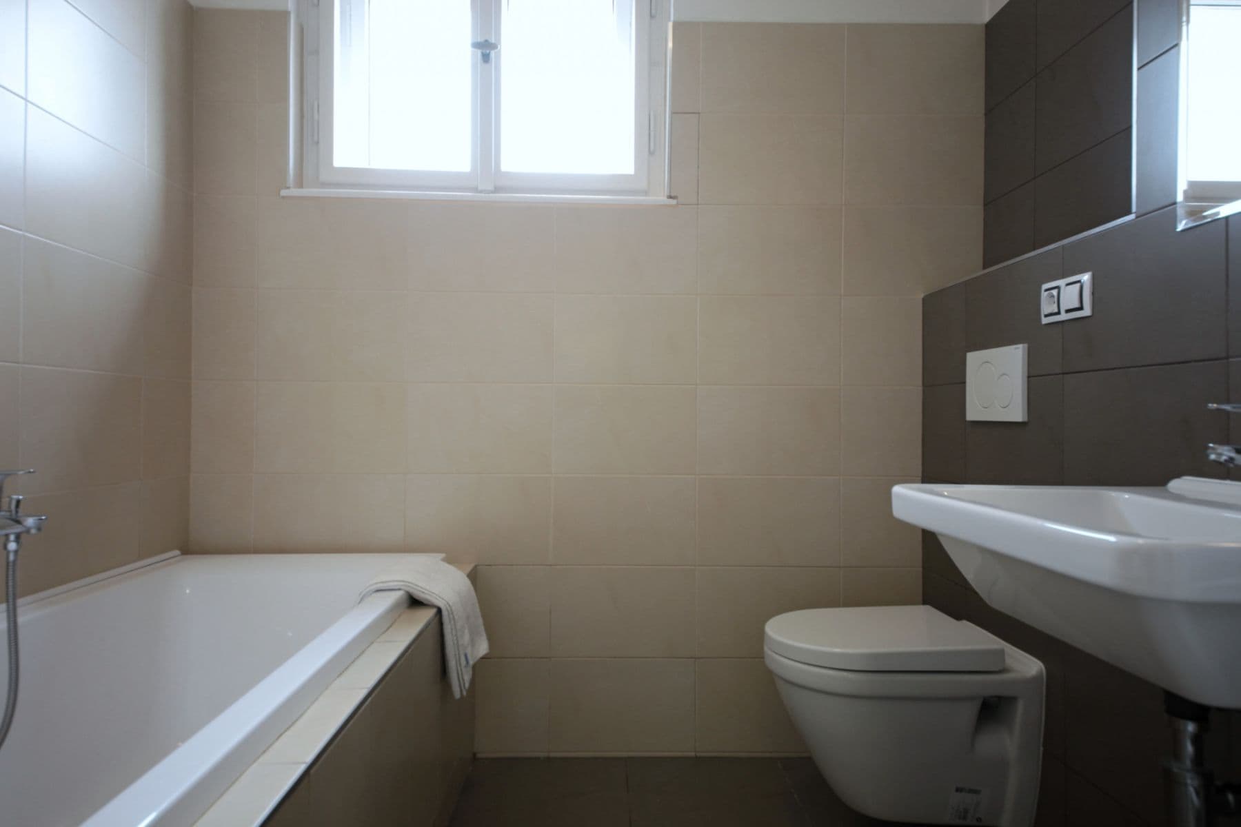 Prenájom bytu 48 m², Irkutská, Praha, Praha Prenájom bytu 48 m², Irkutská, Praha, Praha