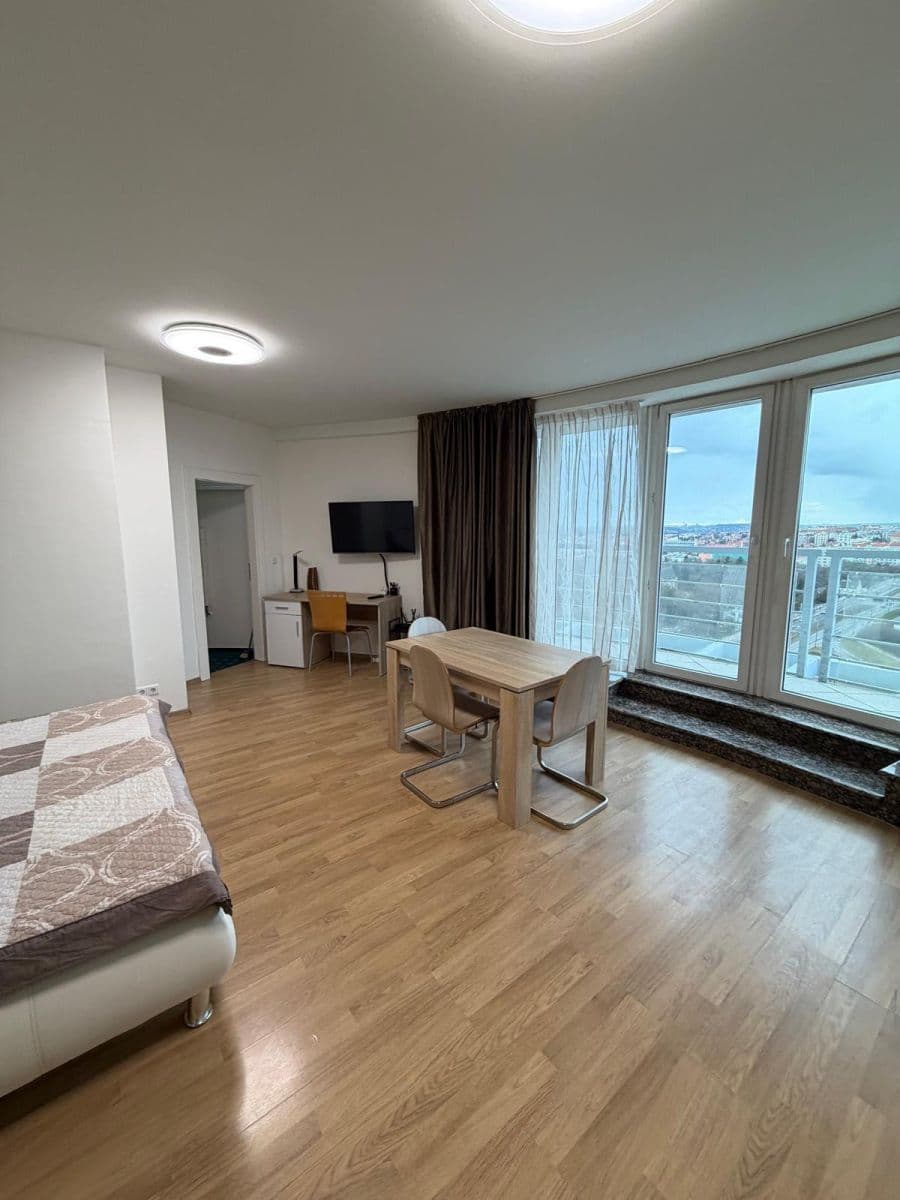 Prenájom bytu 48 m², Vinohradská, Praha, Praha Prenájom bytu 48 m², Vinohradská, Praha, Praha
