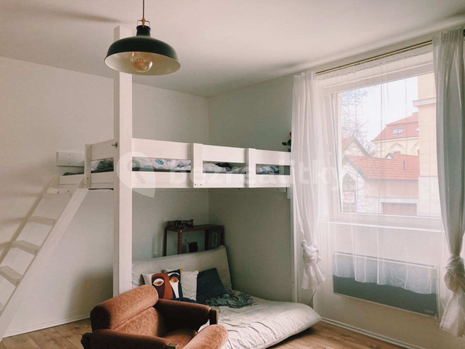 Prenájom bytu 1-izbový 34 m², Vrchlického náměstí, Rakovník, Středočeský kraj Prenájom bytu 1-izbový 34 m², Vrchlického náměstí, Rakovník, Středočeský kraj