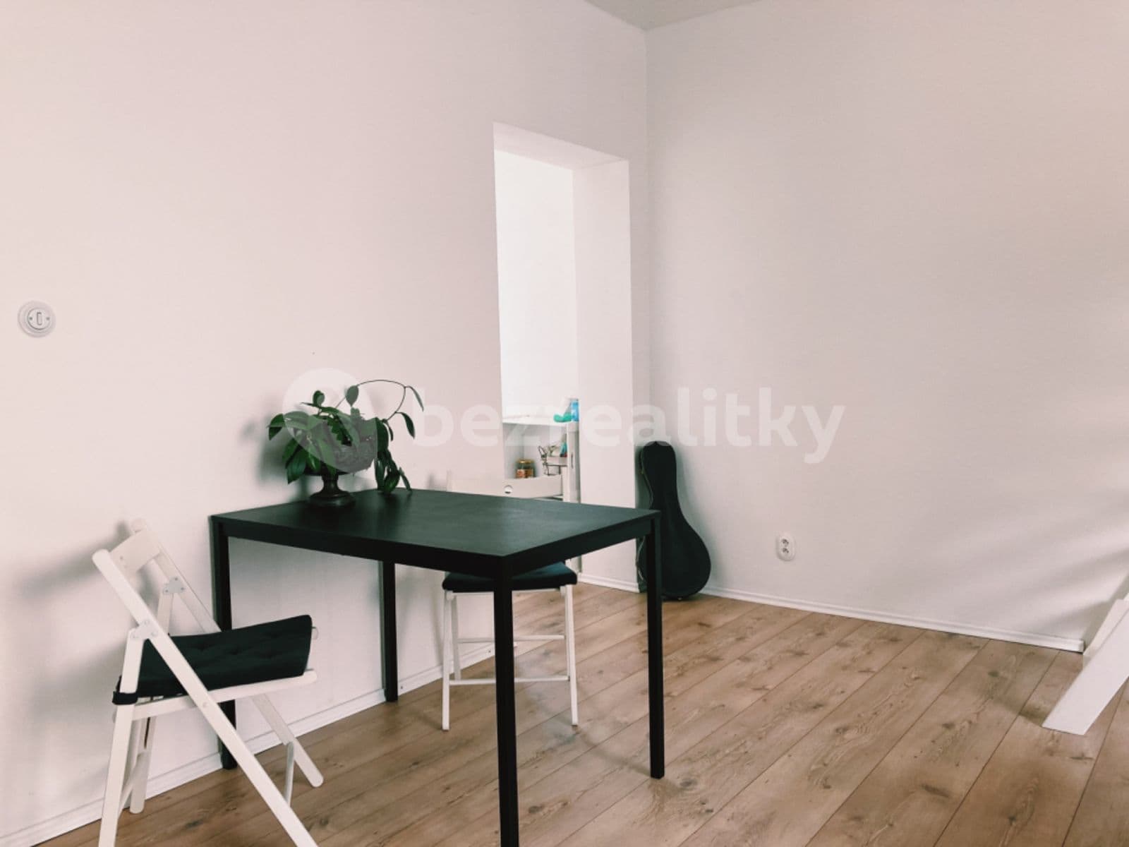 Prenájom bytu 1-izbový 34 m², Vrchlického náměstí, Rakovník, Středočeský kraj Prenájom bytu 1-izbový 34 m², Vrchlického náměstí, Rakovník, Středočeský kraj