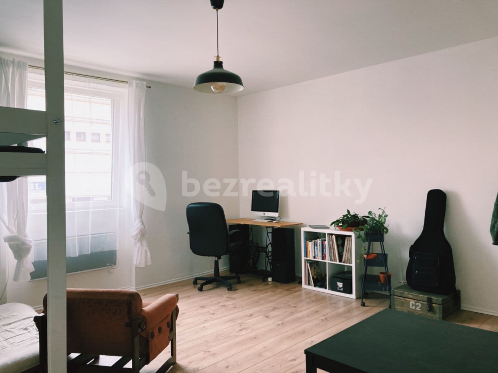 Prenájom bytu 1-izbový 34 m², Vrchlického náměstí, Rakovník, Středočeský kraj Prenájom bytu 1-izbový 34 m², Vrchlického náměstí, Rakovník, Středočeský kraj