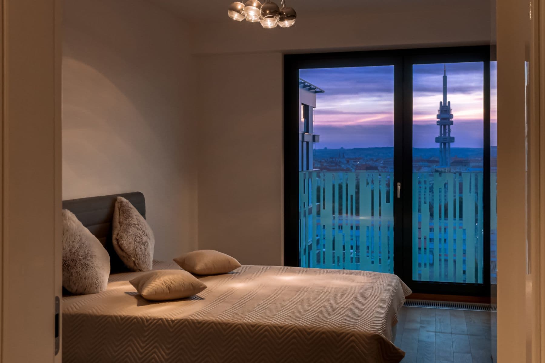 Prenájom bytu 80 m², Olšanská H, Praha, Praha Prenájom bytu 80 m², Olšanská H, Praha, Praha