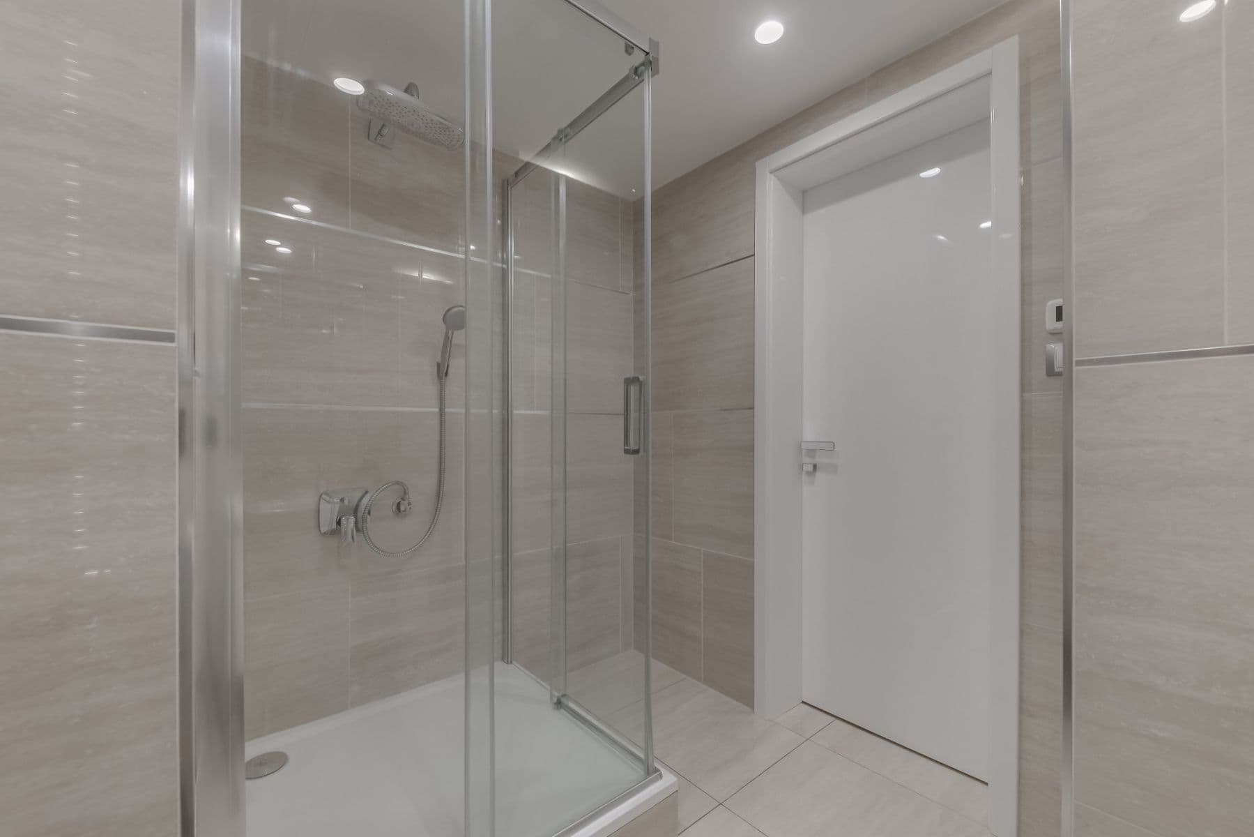 Prenájom bytu 80 m², Olšanská H, Praha, Praha Prenájom bytu 80 m², Olšanská H, Praha, Praha