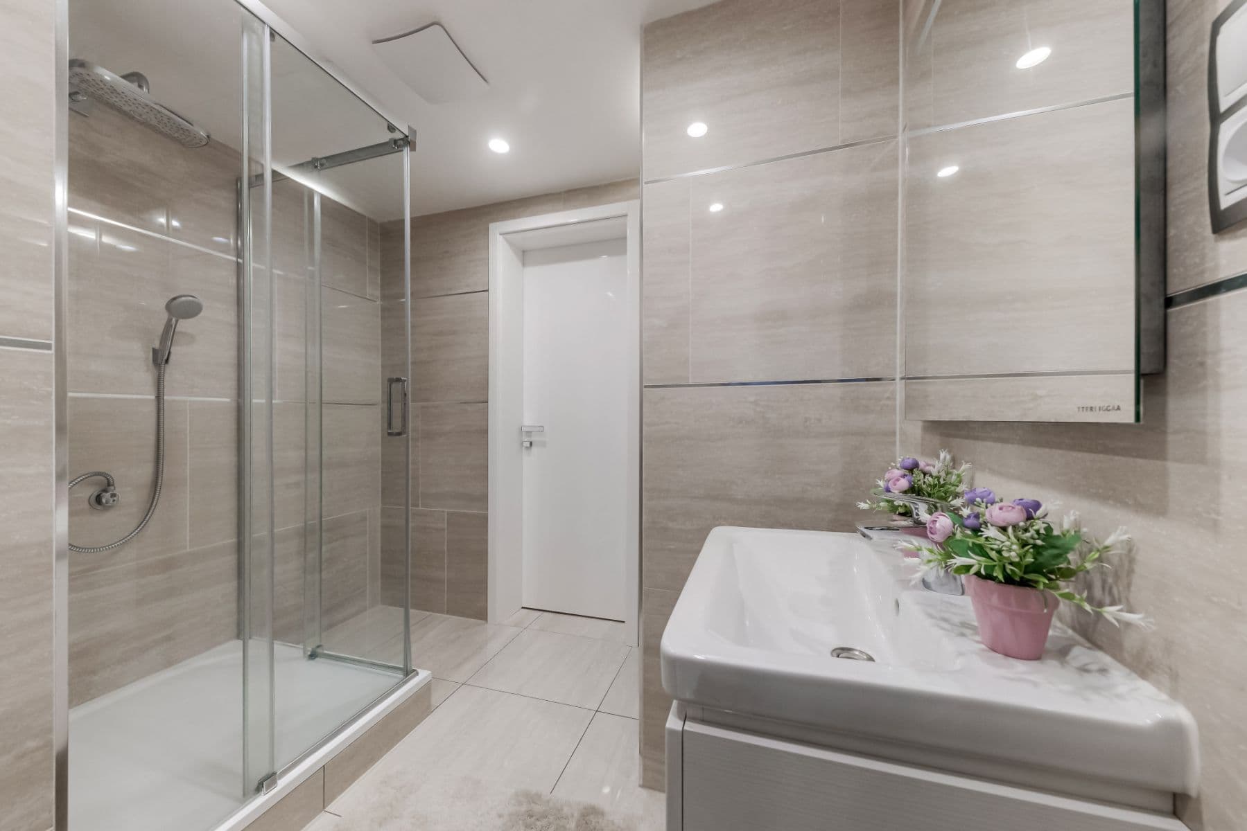 Prenájom bytu 80 m², Olšanská H, Praha, Praha Prenájom bytu 80 m², Olšanská H, Praha, Praha