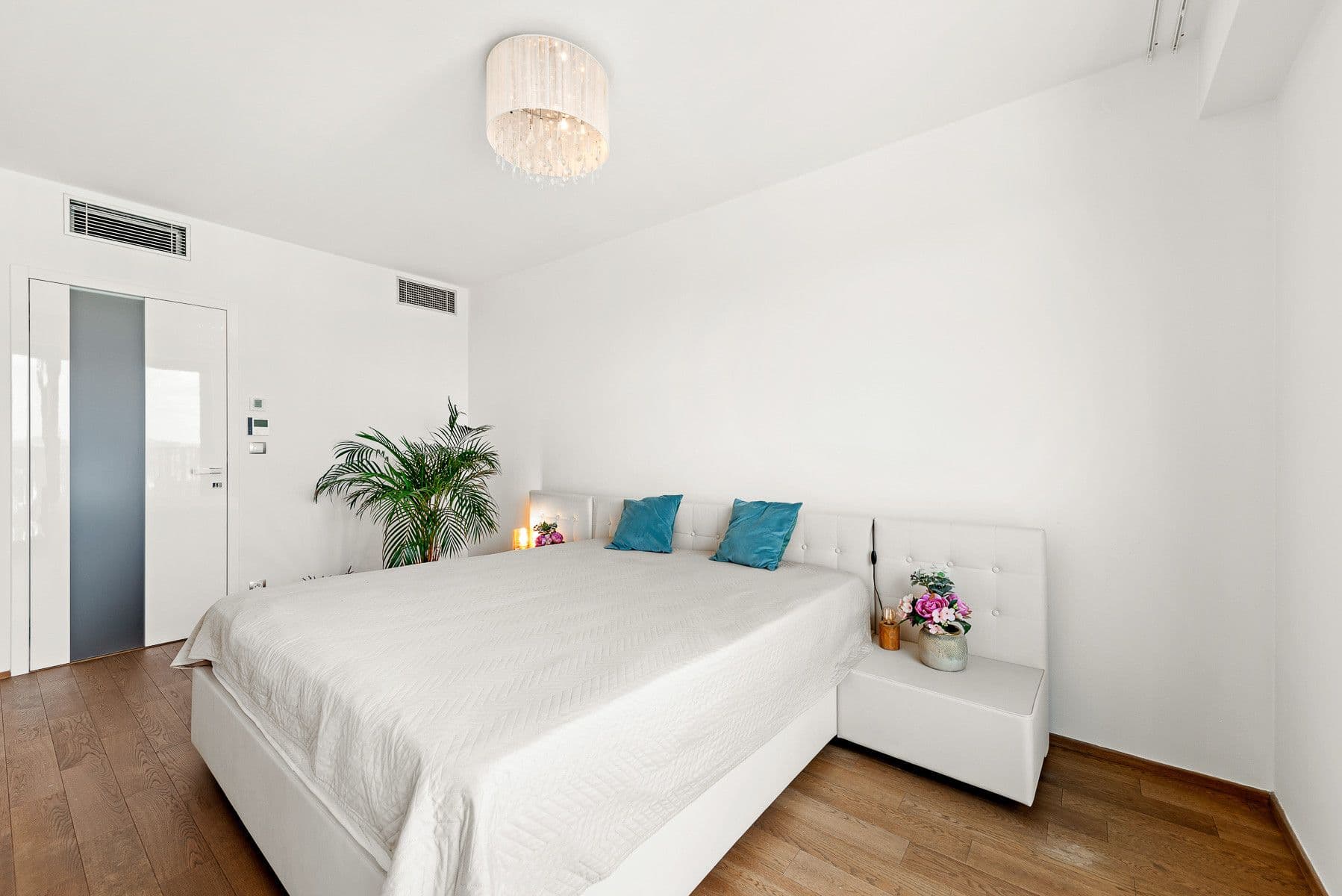 Prenájom bytu 80 m², Olšanská H, Praha, Praha Prenájom bytu 80 m², Olšanská H, Praha, Praha