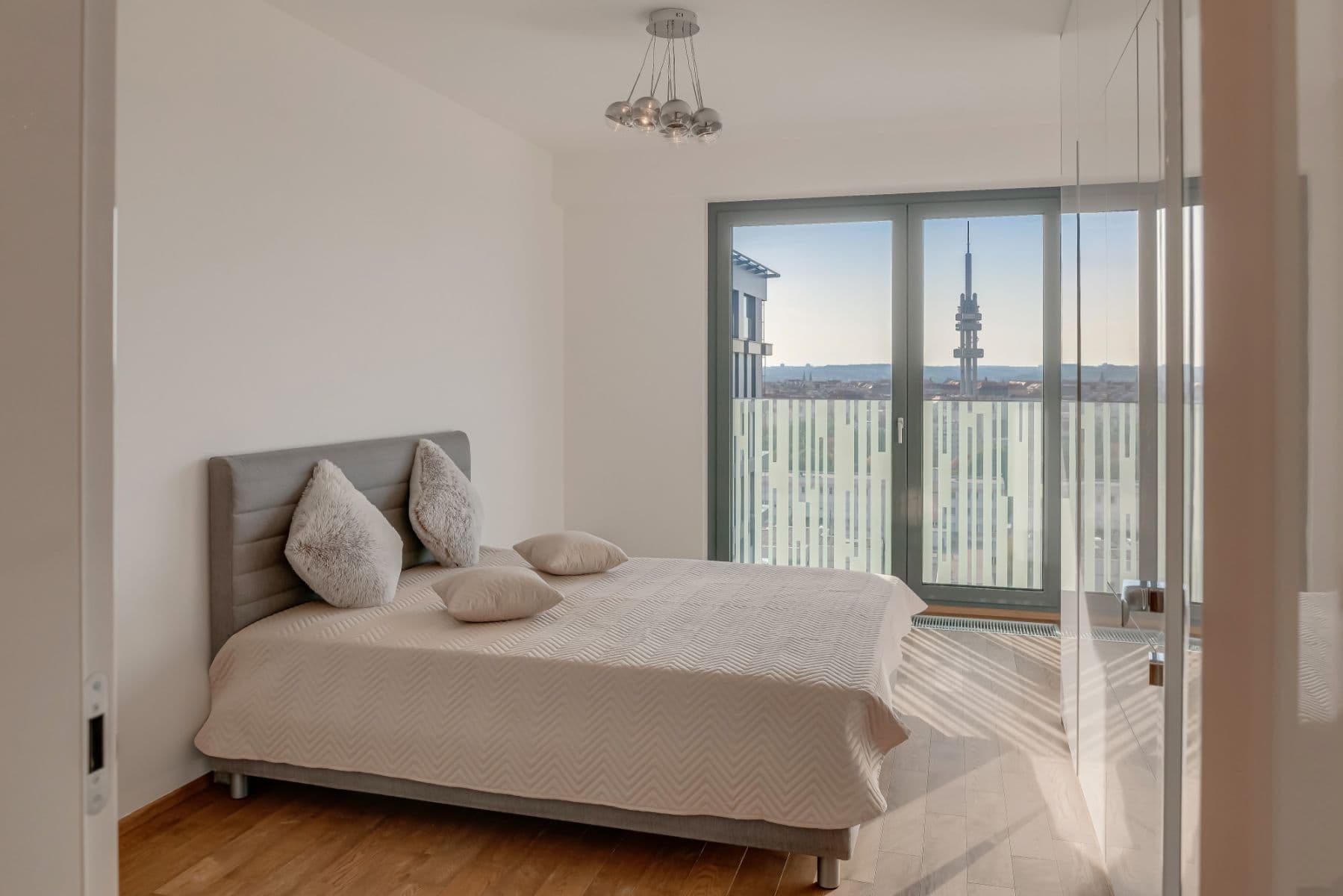 Prenájom bytu 80 m², Olšanská H, Praha, Praha Prenájom bytu 80 m², Olšanská H, Praha, Praha