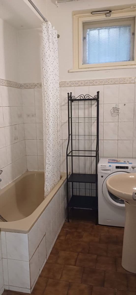 Prenájom bytu 2-izbový 75 m², Pod Děvínem, Praha, Praha Prenájom bytu 2-izbový 75 m², Pod Děvínem, Praha, Praha