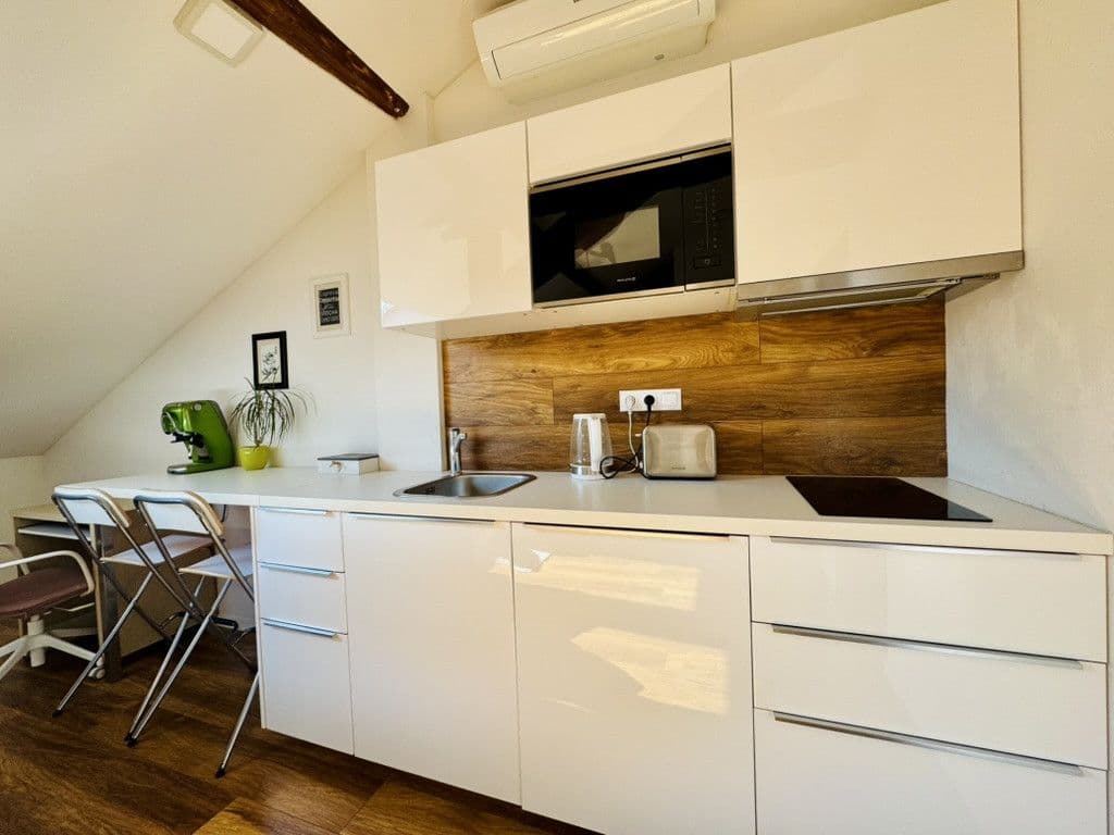 Prenájom bytu 34 m², Bulharská, Praha, Praha Prenájom bytu 34 m², Bulharská, Praha, Praha