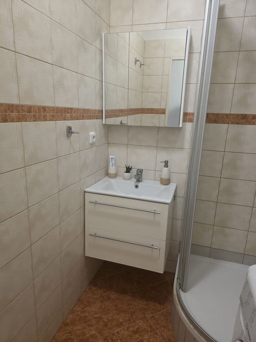 Prenájom bytu 60 m², U Sluncové, Praha, Praha Prenájom bytu 60 m², U Sluncové, Praha, Praha