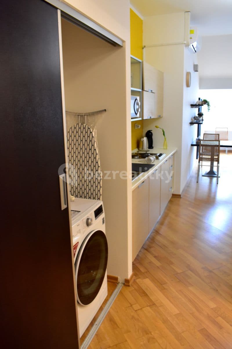 Prenájom bytu 60 m², Staropramenná, Praha, Praha Prenájom bytu 60 m², Staropramenná, Praha, Praha