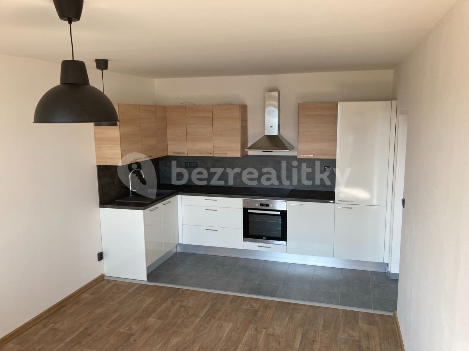 Prenájom bytu 2-izbový 40 m², Štúrova, Praha, Praha Prenájom bytu 2-izbový 40 m², Štúrova, Praha, Praha