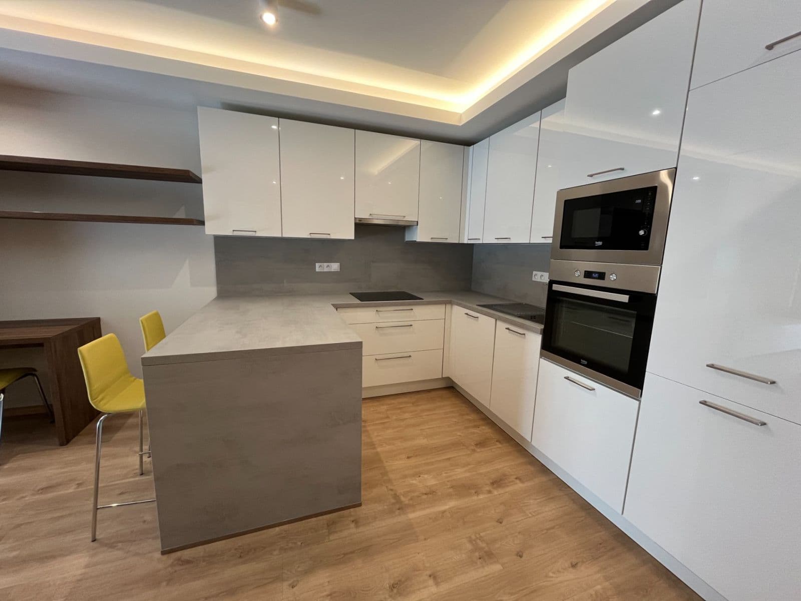 Prenájom bytu 2-izbový 65 m², Mukařovského, Praha, Praha Prenájom bytu 2-izbový 65 m², Mukařovského, Praha, Praha