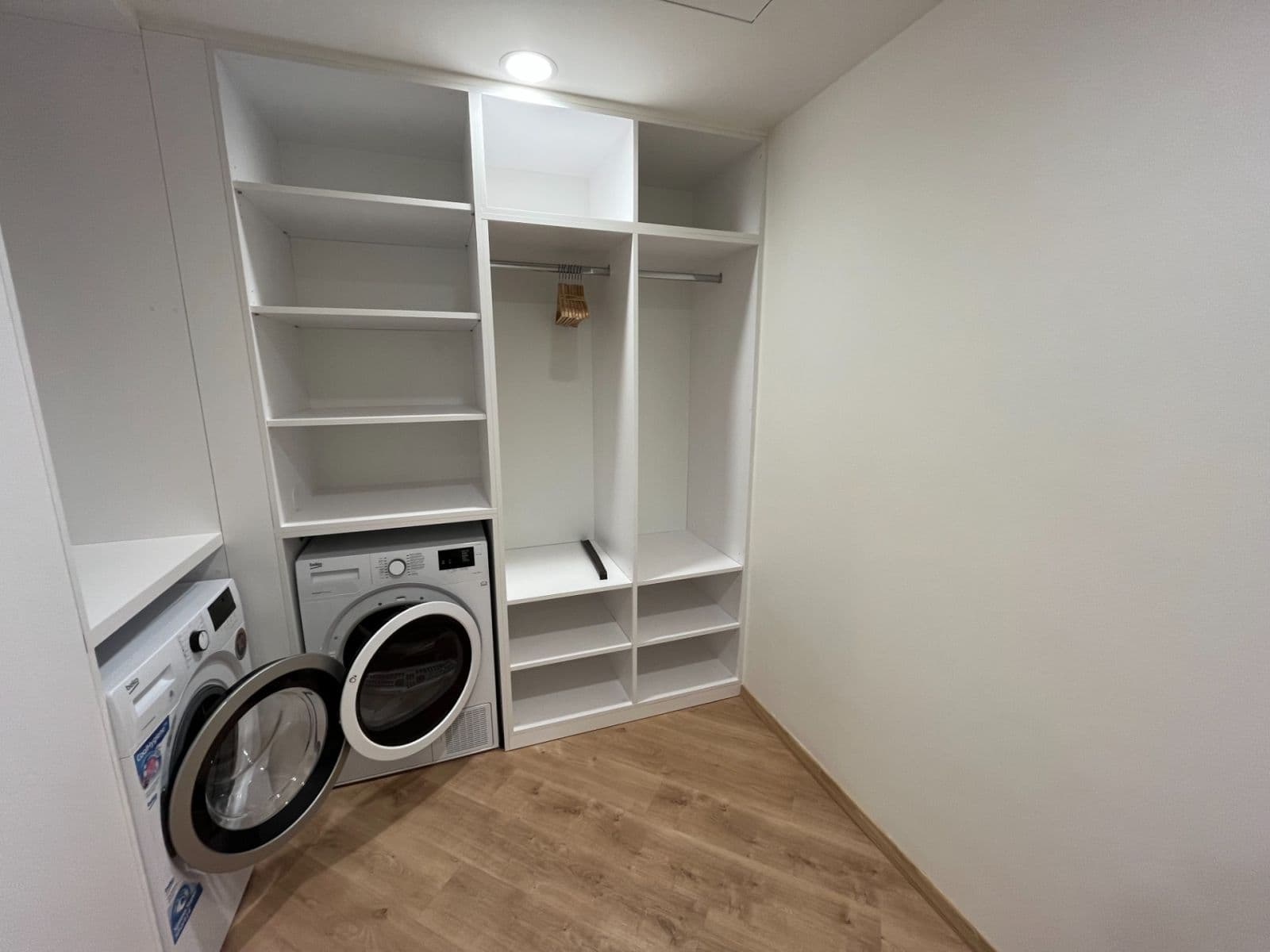 Prenájom bytu 2-izbový 65 m², Mukařovského, Praha, Praha Prenájom bytu 2-izbový 65 m², Mukařovského, Praha, Praha