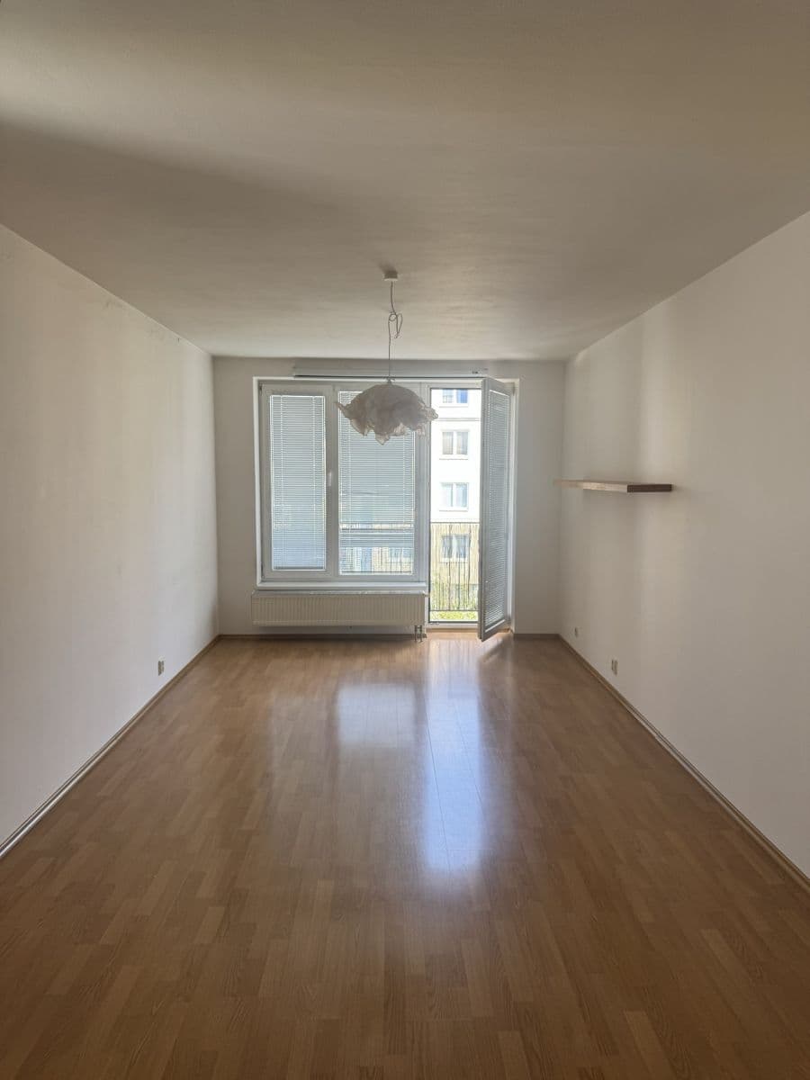 Prenájom bytu 3-izbový 79 m², Šternovská, Praha, Praha Prenájom bytu 3-izbový 79 m², Šternovská, Praha, Praha