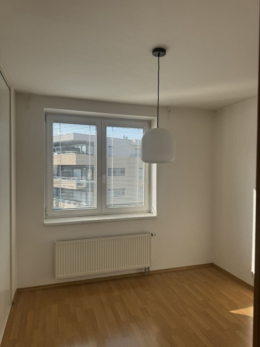 Prenájom bytu 3-izbový 79 m², Šternovská, Praha, Praha Prenájom bytu 3-izbový 79 m², Šternovská, Praha, Praha