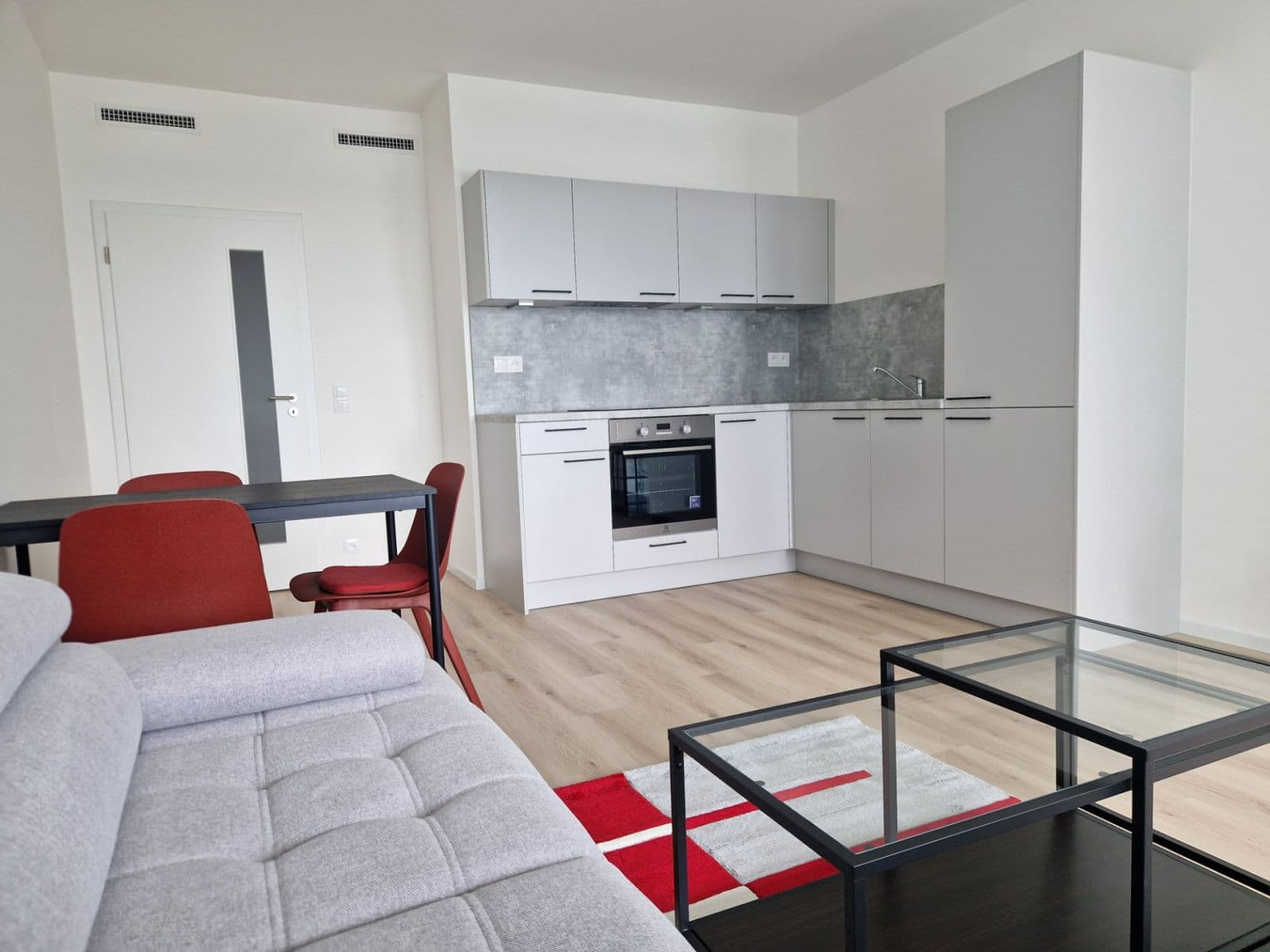 Prenájom bytu 2-izbový 55 m², Kolbenova, Praha, Praha Prenájom bytu 2-izbový 55 m², Kolbenova, Praha, Praha