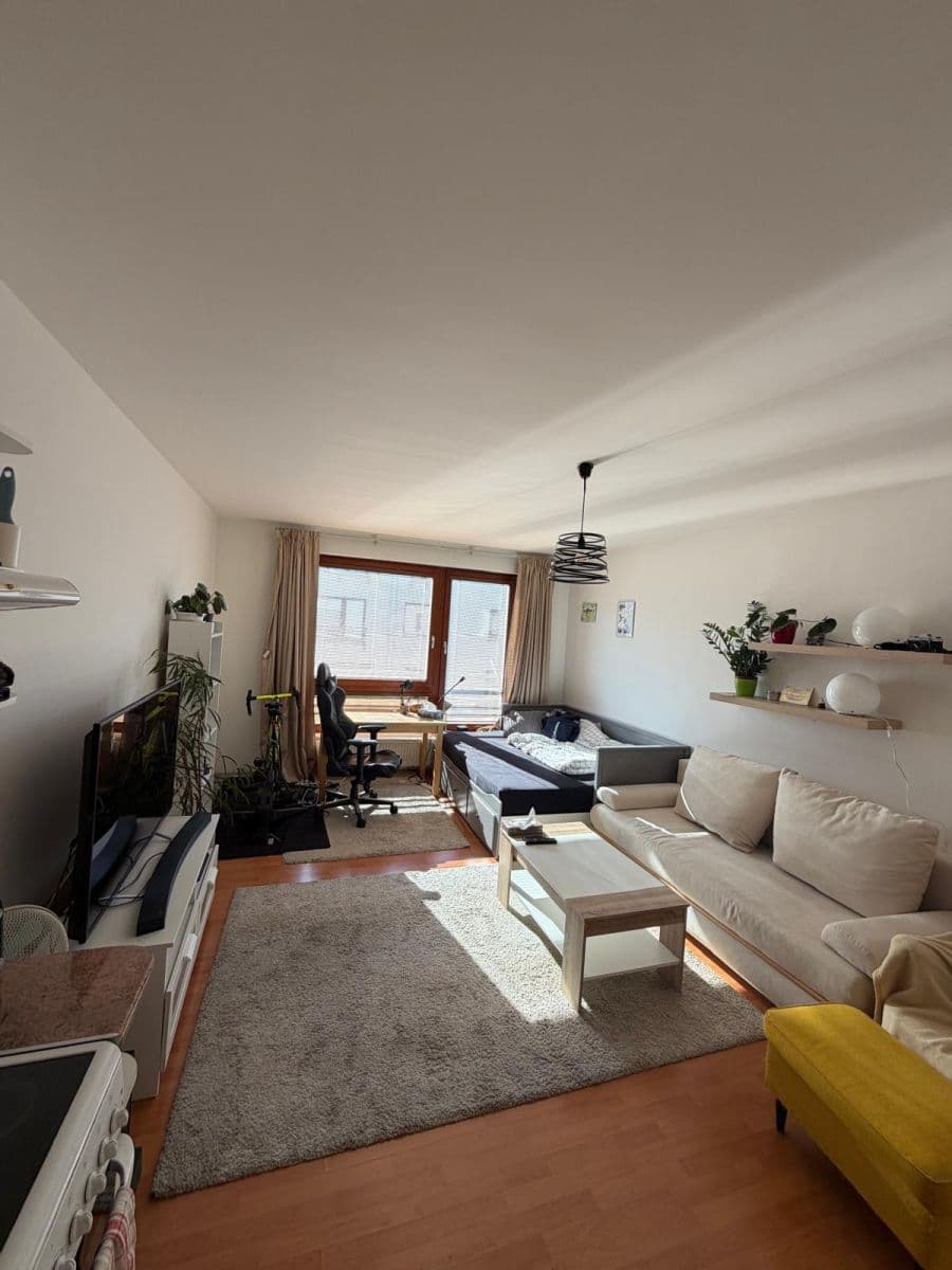 Prenájom bytu 1-izbový 33 m², Jana Přibíka, Praha, Praha Prenájom bytu 1-izbový 33 m², Jana Přibíka, Praha, Praha