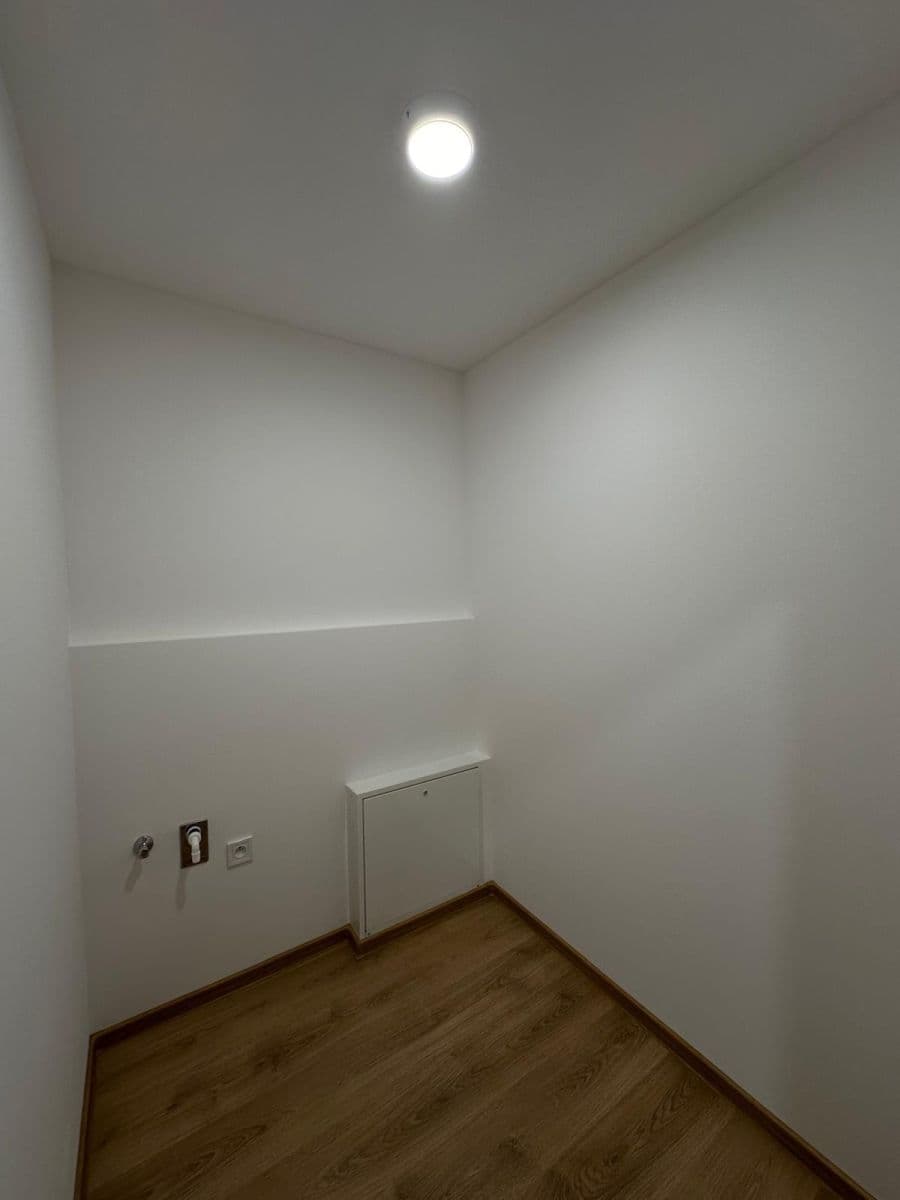 Prenájom bytu 1-izbový 54 m², Frištenského, Olomouc, Olomoucký kraj Prenájom bytu 1-izbový 54 m², Frištenského, Olomouc, Olomoucký kraj