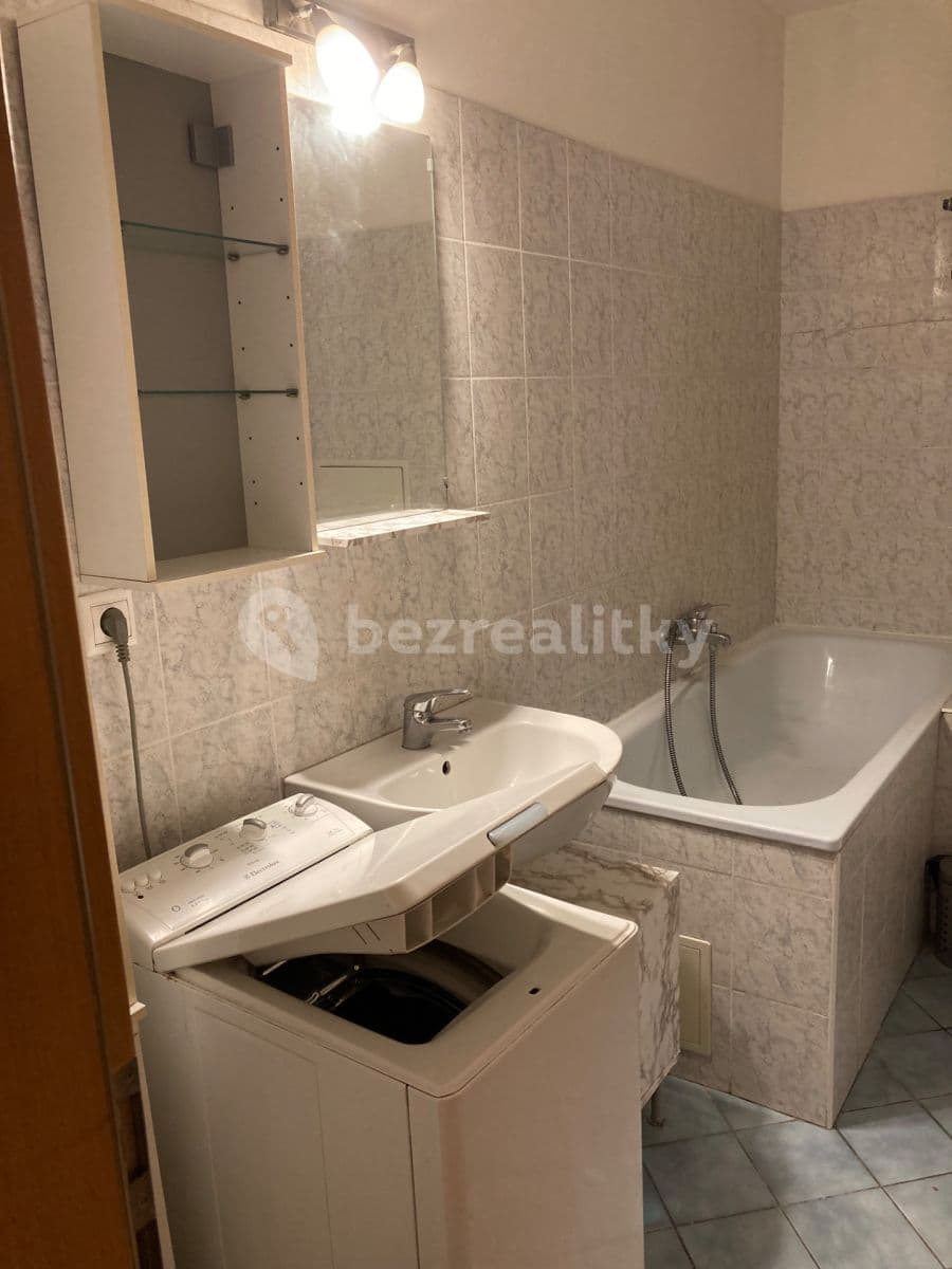 Prenájom bytu 2-izbový 45 m², Píniová, Vrakuňa, Bratislavský kraj Prenájom bytu 2-izbový 45 m², Píniová, Vrakuňa, Bratislavský kraj