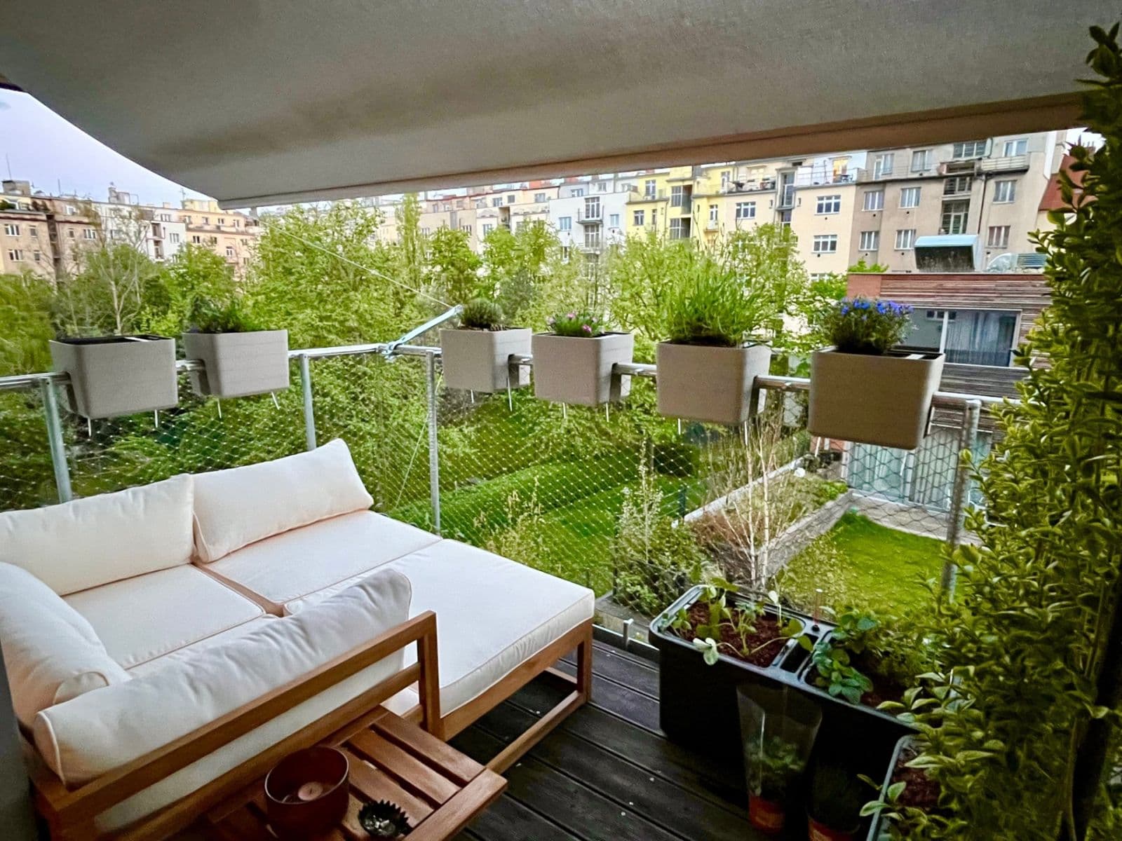 Prenájom bytu 3-izbový 116 m², Sámova, Praha, Praha Prenájom bytu 3-izbový 116 m², Sámova, Praha, Praha