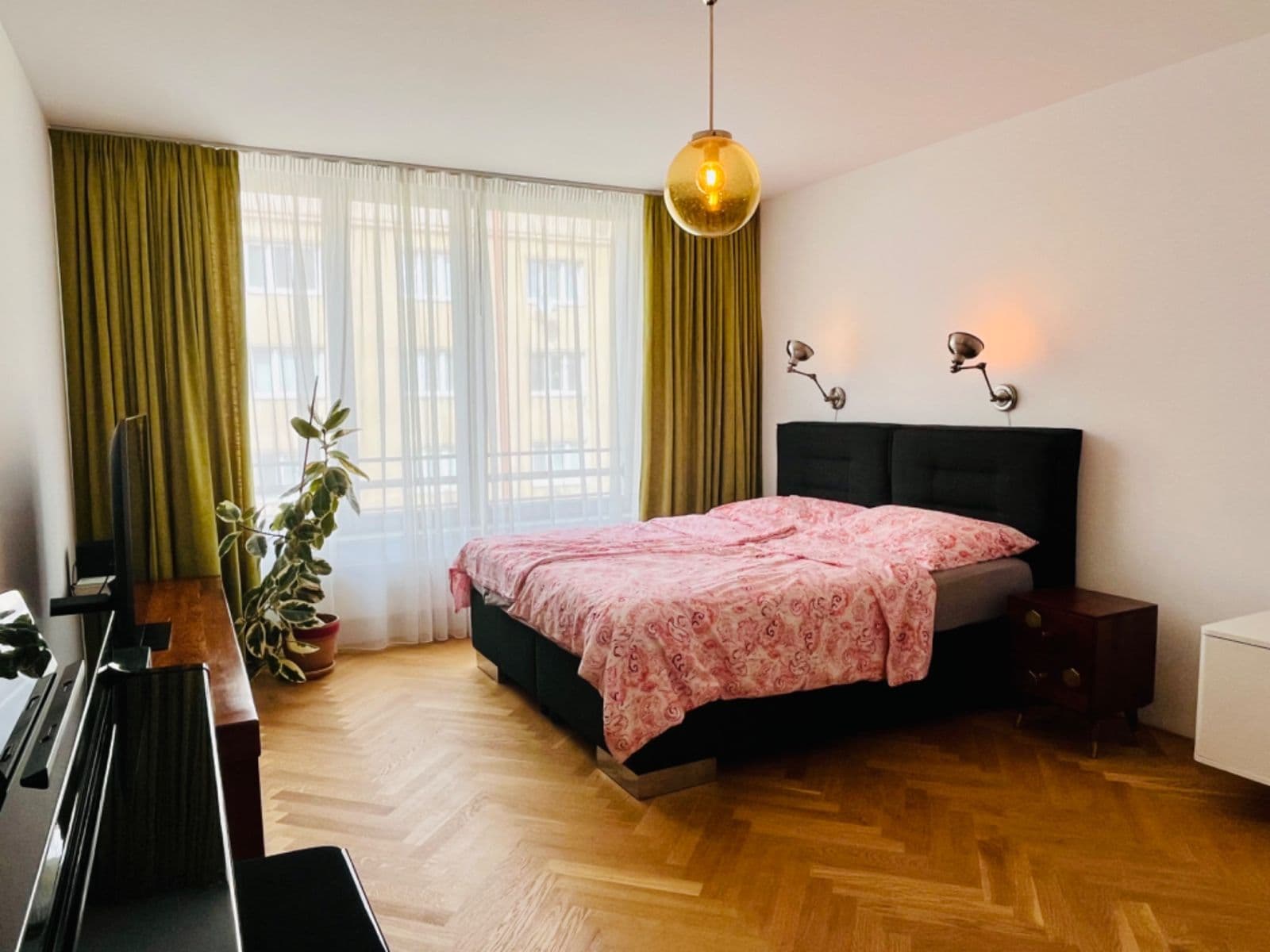 Prenájom bytu 3-izbový 116 m², Sámova, Praha, Praha Prenájom bytu 3-izbový 116 m², Sámova, Praha, Praha