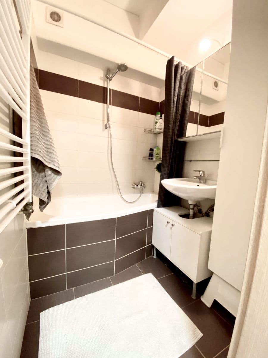 Prenájom bytu 2-izbový 50 m², Sámova, Praha, Praha Prenájom bytu 2-izbový 50 m², Sámova, Praha, Praha