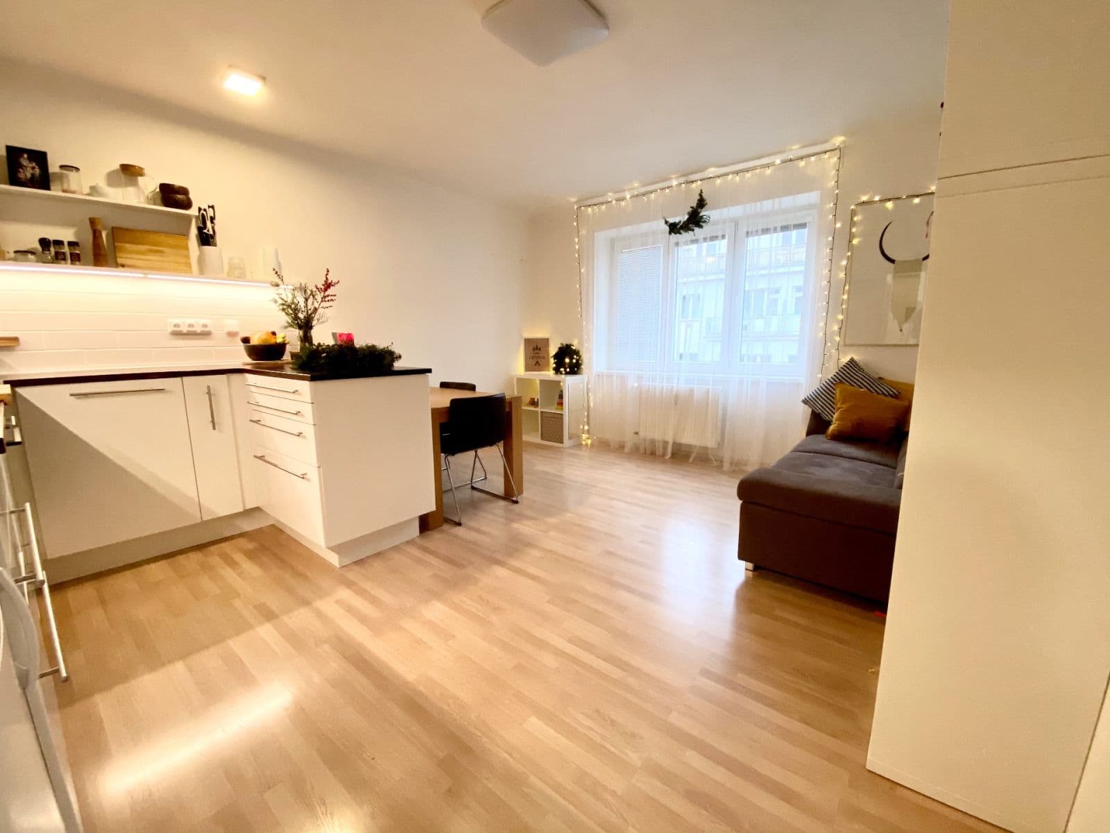 Prenájom bytu 2-izbový 50 m², Sámova, Praha, Praha Prenájom bytu 2-izbový 50 m², Sámova, Praha, Praha