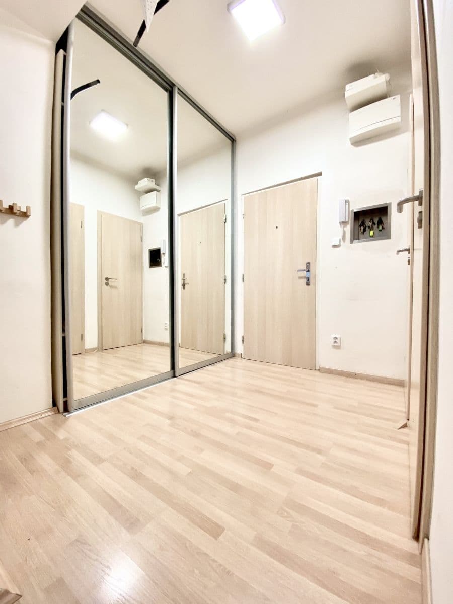 Prenájom bytu 2-izbový 50 m², Sámova, Praha, Praha Prenájom bytu 2-izbový 50 m², Sámova, Praha, Praha