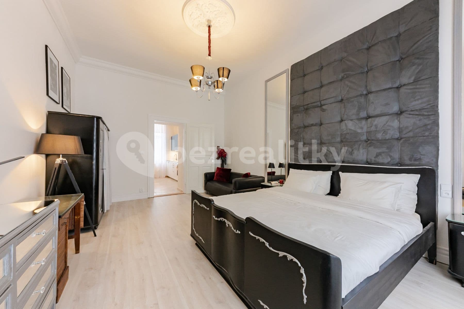 Prenájom bytu 1-izbový 46 m², Hálkova, Praha, Praha Prenájom bytu 1-izbový 46 m², Hálkova, Praha, Praha