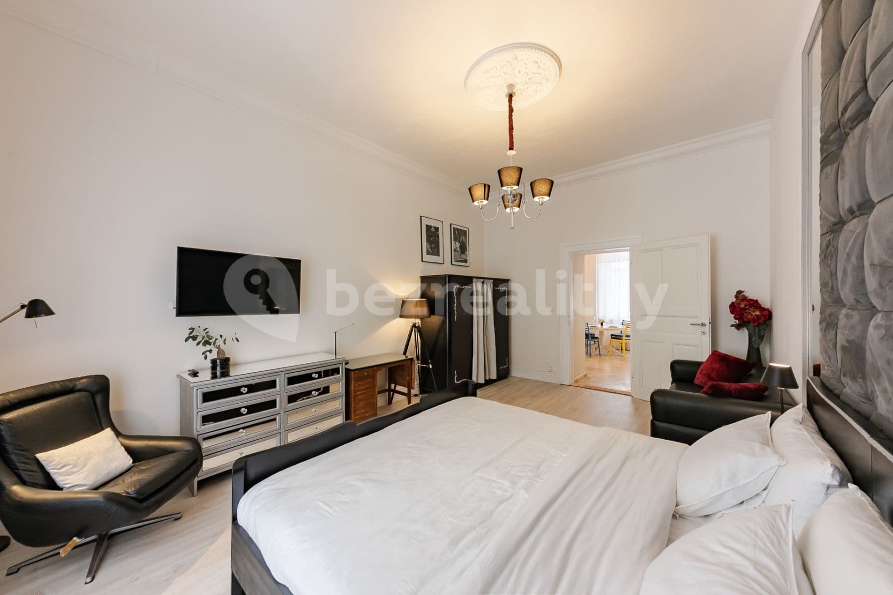 Prenájom bytu 1-izbový 46 m², Hálkova, Praha, Praha Prenájom bytu 1-izbový 46 m², Hálkova, Praha, Praha