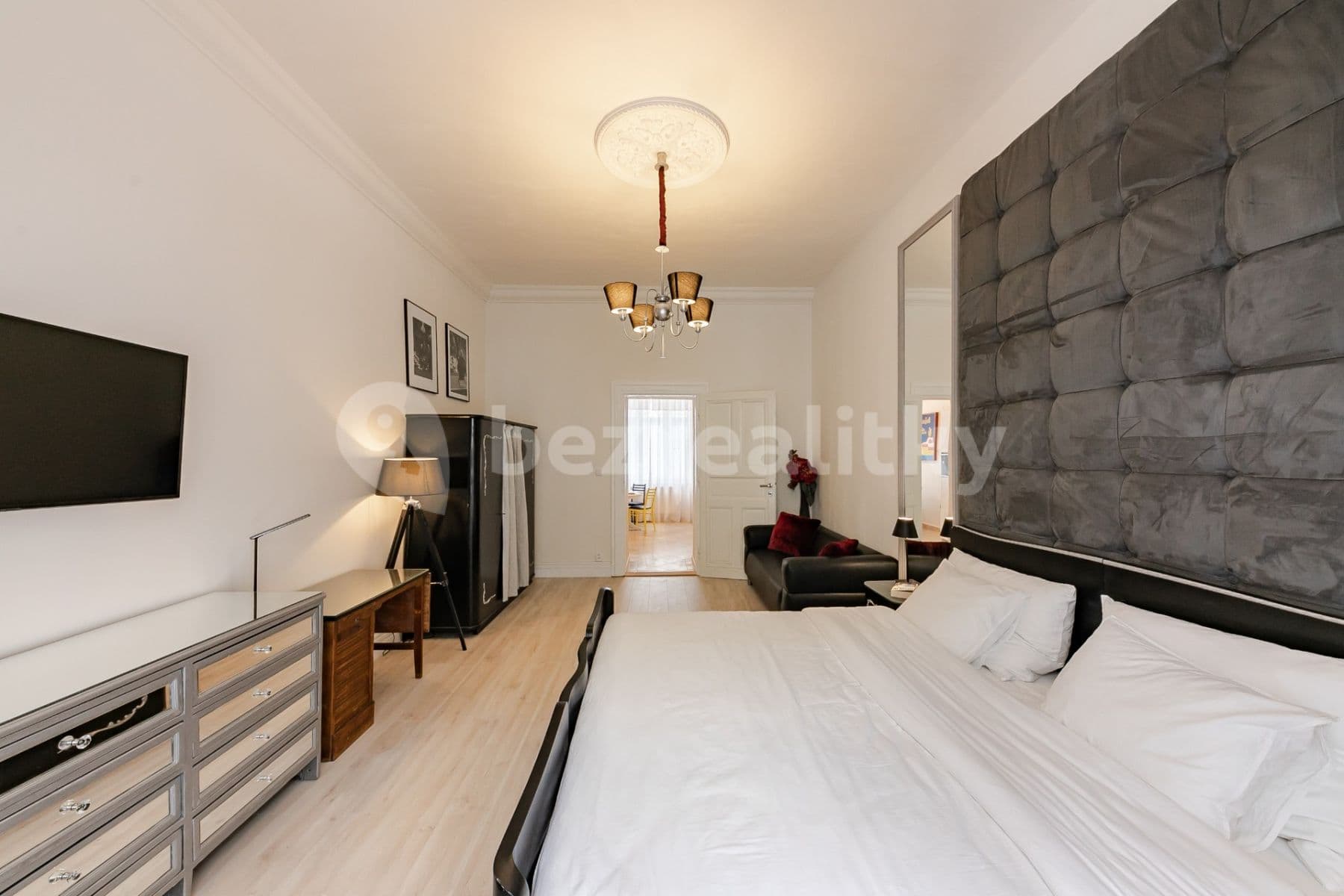 Prenájom bytu 1-izbový 46 m², Hálkova, Praha, Praha Prenájom bytu 1-izbový 46 m², Hálkova, Praha, Praha