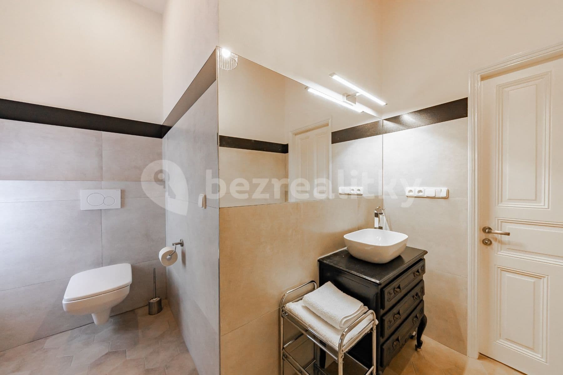 Prenájom bytu 1-izbový 46 m², Hálkova, Praha, Praha Prenájom bytu 1-izbový 46 m², Hálkova, Praha, Praha