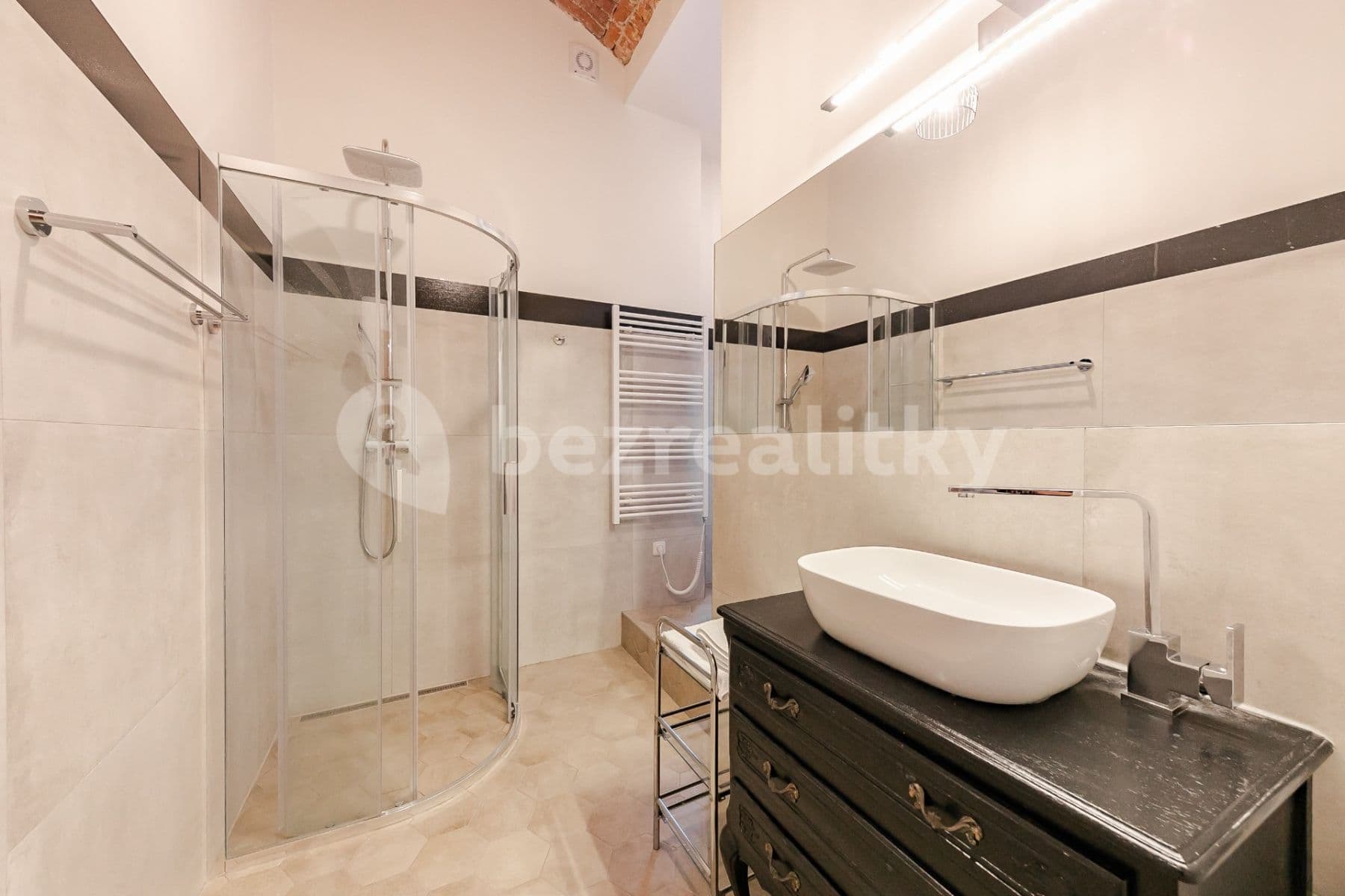 Prenájom bytu 1-izbový 46 m², Hálkova, Praha, Praha Prenájom bytu 1-izbový 46 m², Hálkova, Praha, Praha