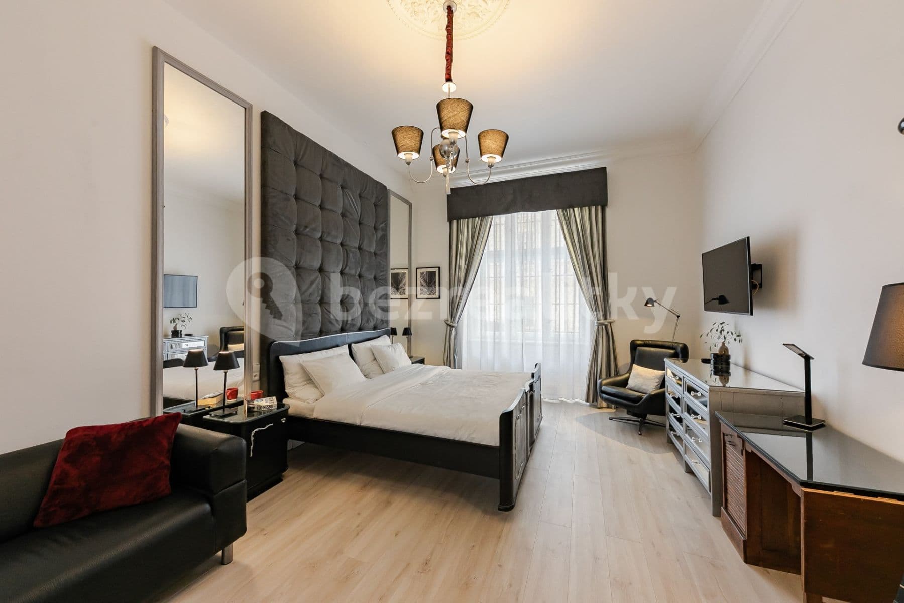 Prenájom bytu 1-izbový 46 m², Hálkova, Praha, Praha Prenájom bytu 1-izbový 46 m², Hálkova, Praha, Praha