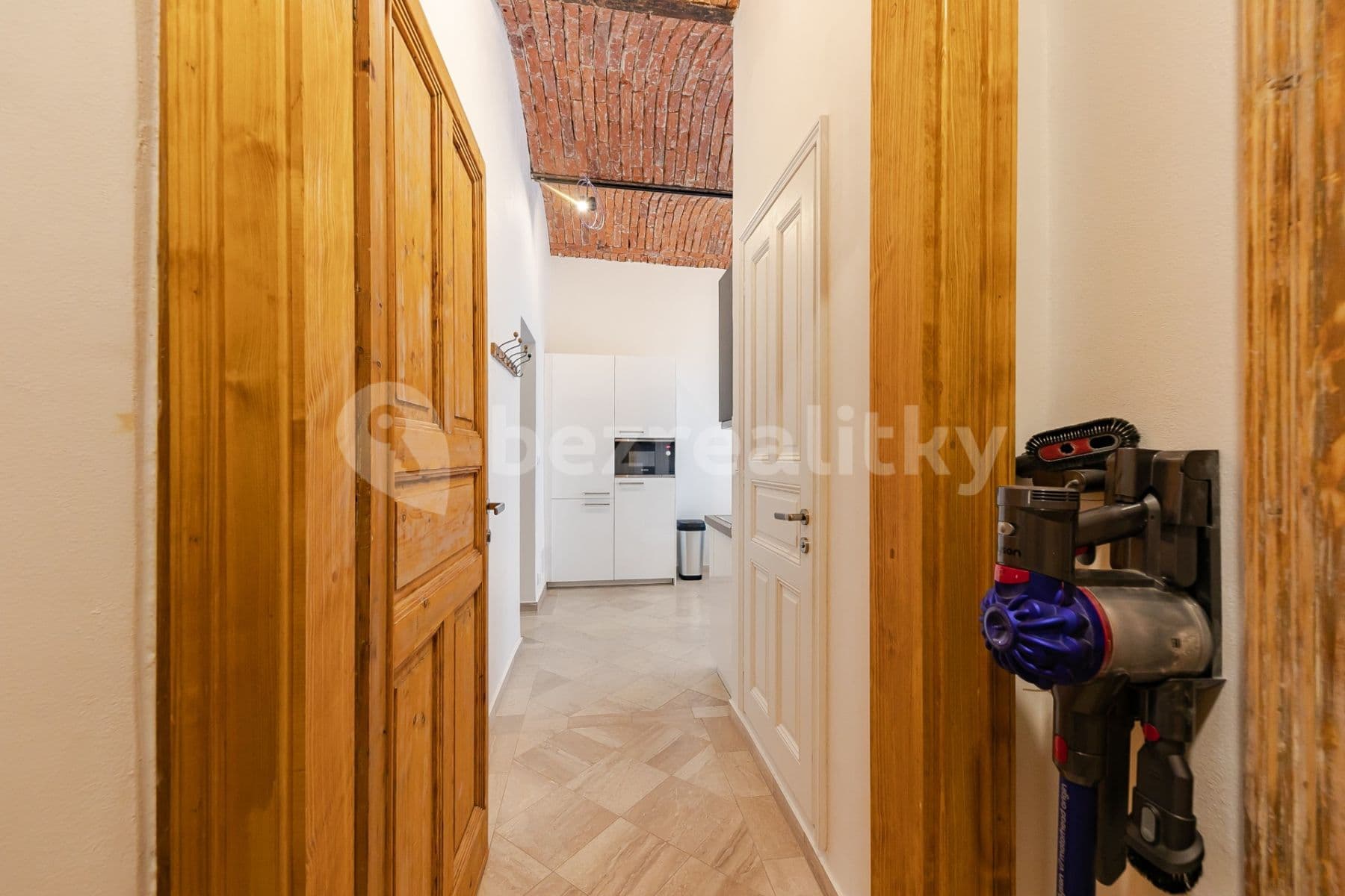 Prenájom bytu 1-izbový 46 m², Hálkova, Praha, Praha Prenájom bytu 1-izbový 46 m², Hálkova, Praha, Praha