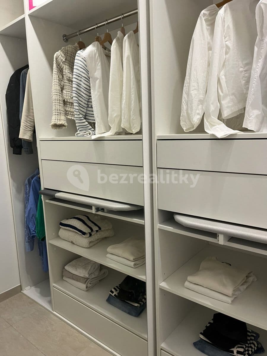 Prenájom bytu 2-izbový 64 m², Zvěřinova, Praha, Praha Prenájom bytu 2-izbový 64 m², Zvěřinova, Praha, Praha