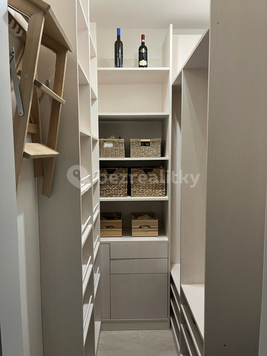 Prenájom bytu 2-izbový 64 m², Zvěřinova, Praha, Praha Prenájom bytu 2-izbový 64 m², Zvěřinova, Praha, Praha