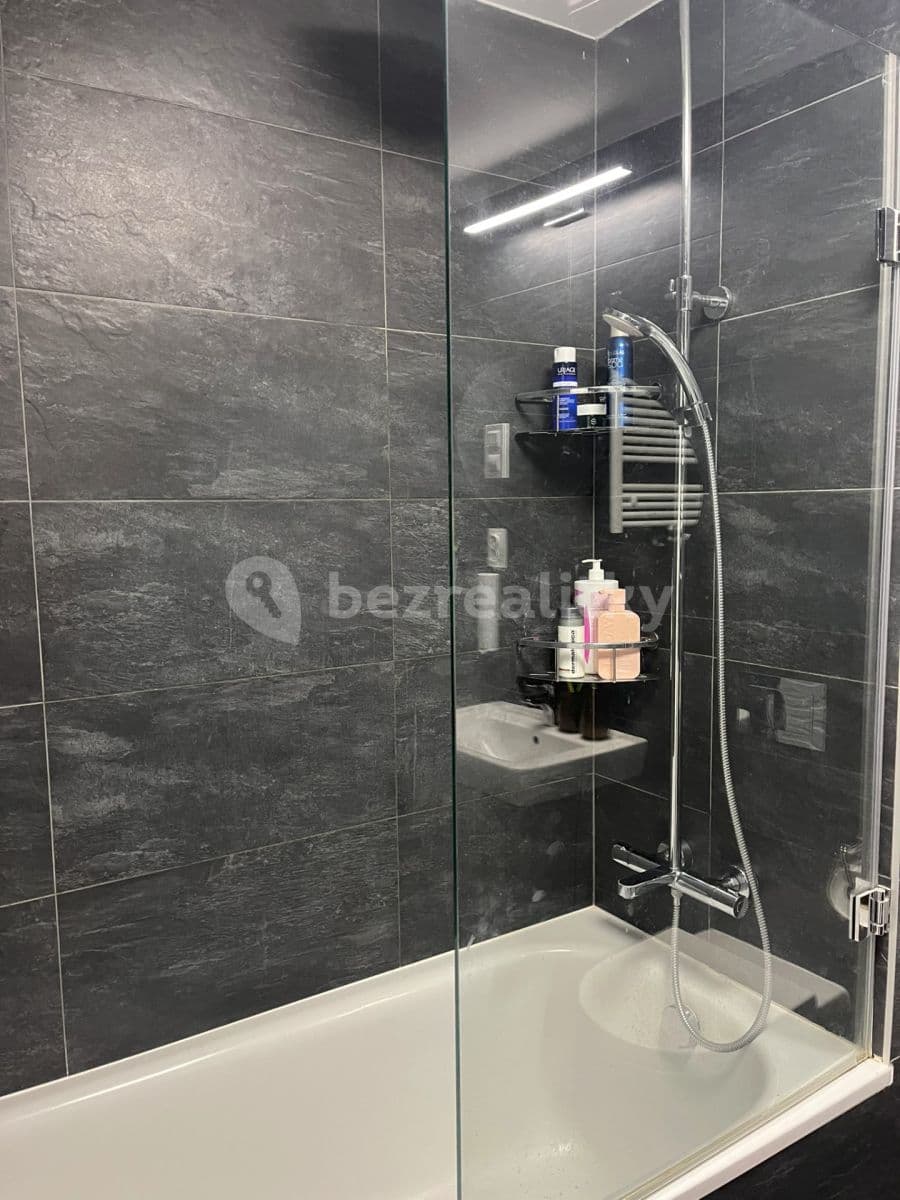 Prenájom bytu 2-izbový 64 m², Zvěřinova, Praha, Praha Prenájom bytu 2-izbový 64 m², Zvěřinova, Praha, Praha