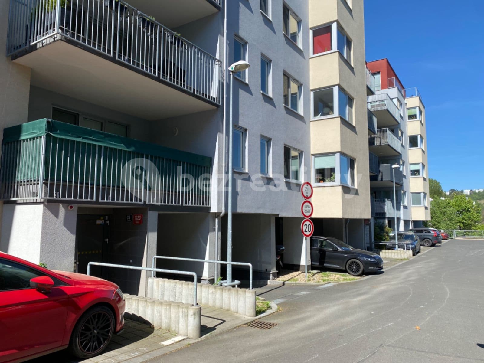 Prenájom garáže 12 m², Jednořadá, Praha, Praha Prenájom garáže 12 m², Jednořadá, Praha, Praha