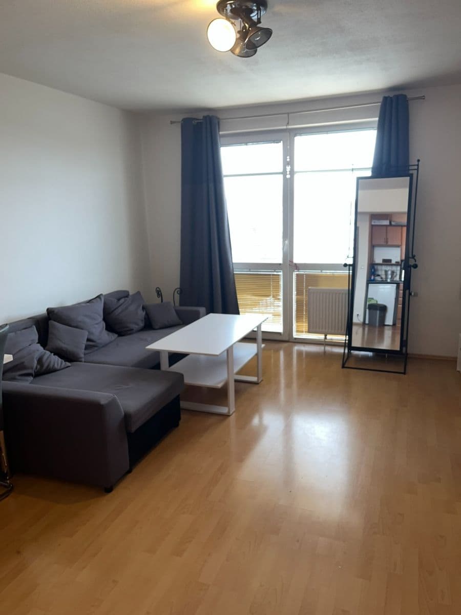 Prenájom bytu 2-izbový 47 m², Dubová, Pardubice, Pardubický kraj Prenájom bytu 2-izbový 47 m², Dubová, Pardubice, Pardubický kraj